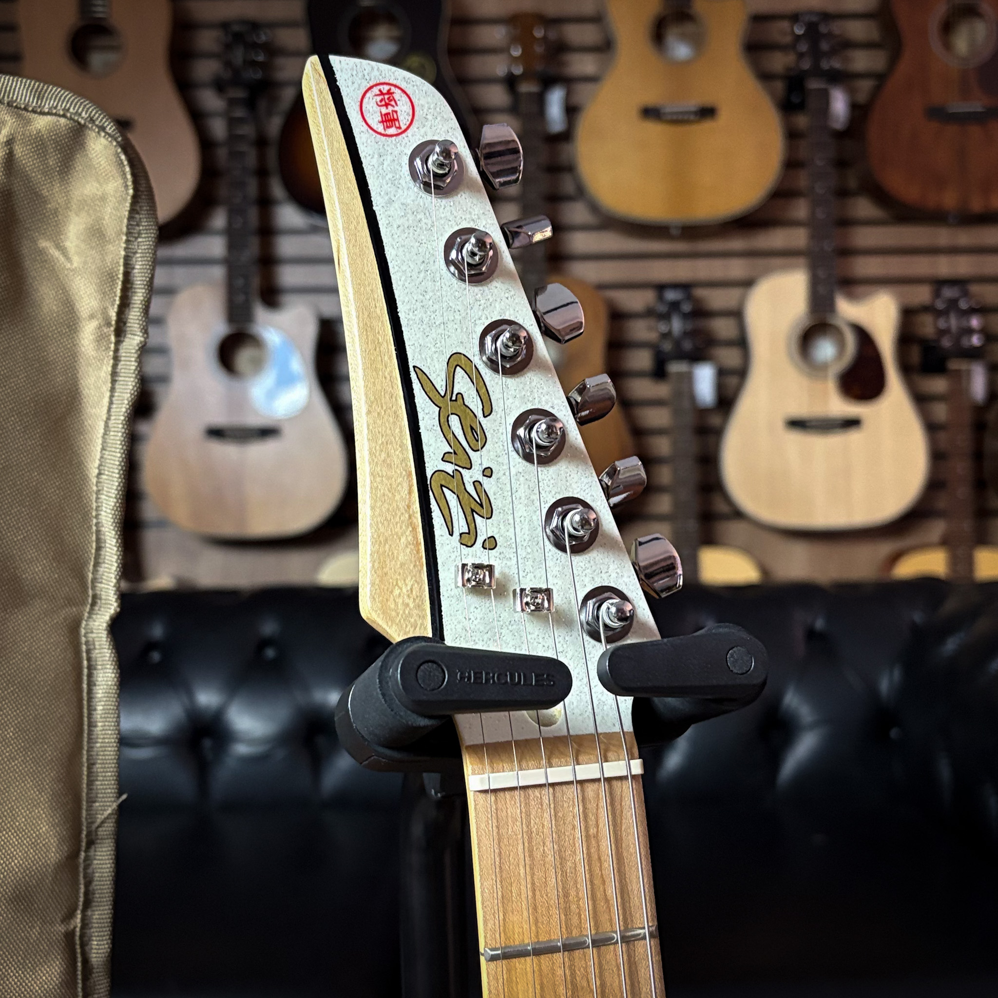 Guitarra Seizi Fun Katana Musashi HSS Snow White Sparkle Maple c