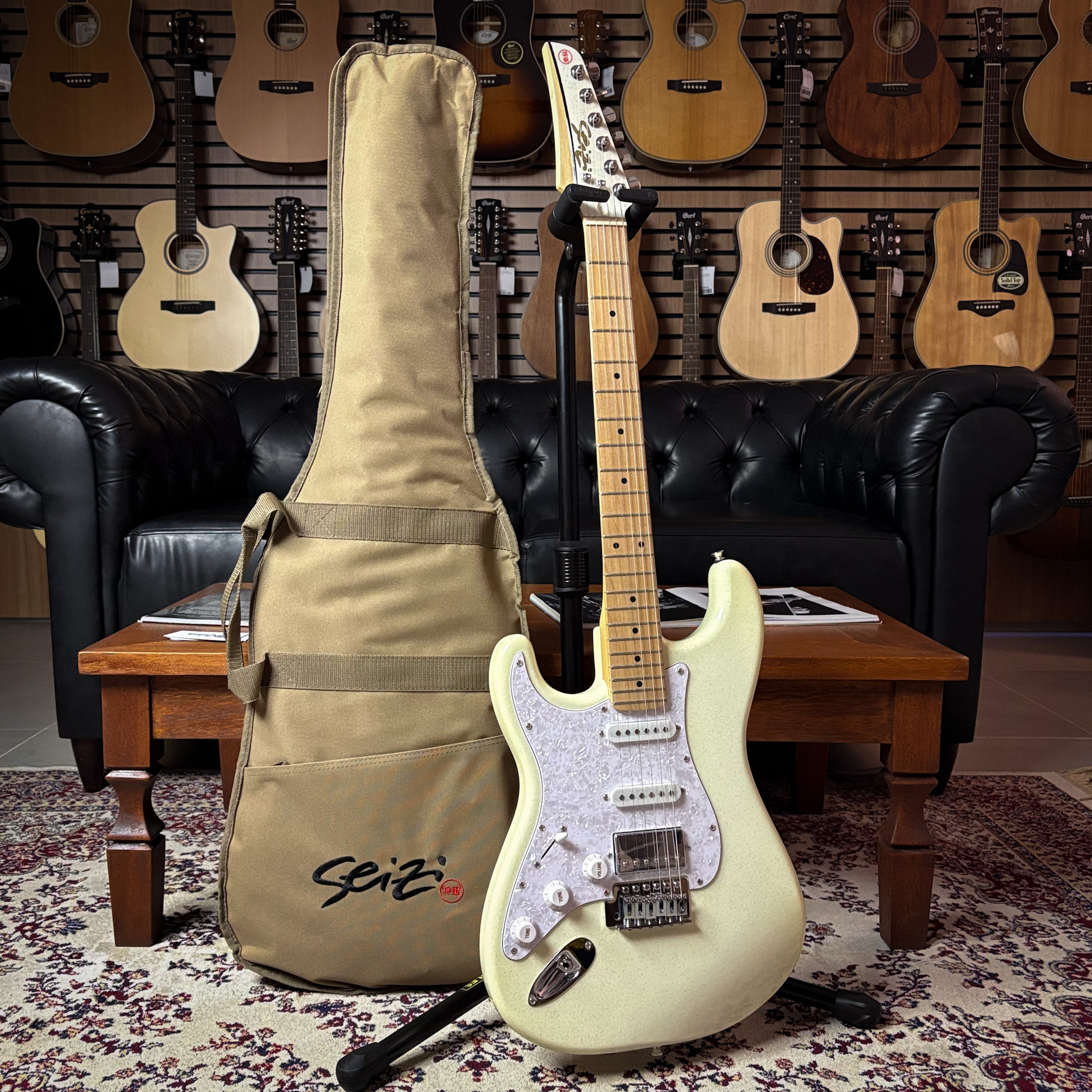 Guitarra Seizi Fun Katana Musashi HSS Snow White Sparkle Maple c