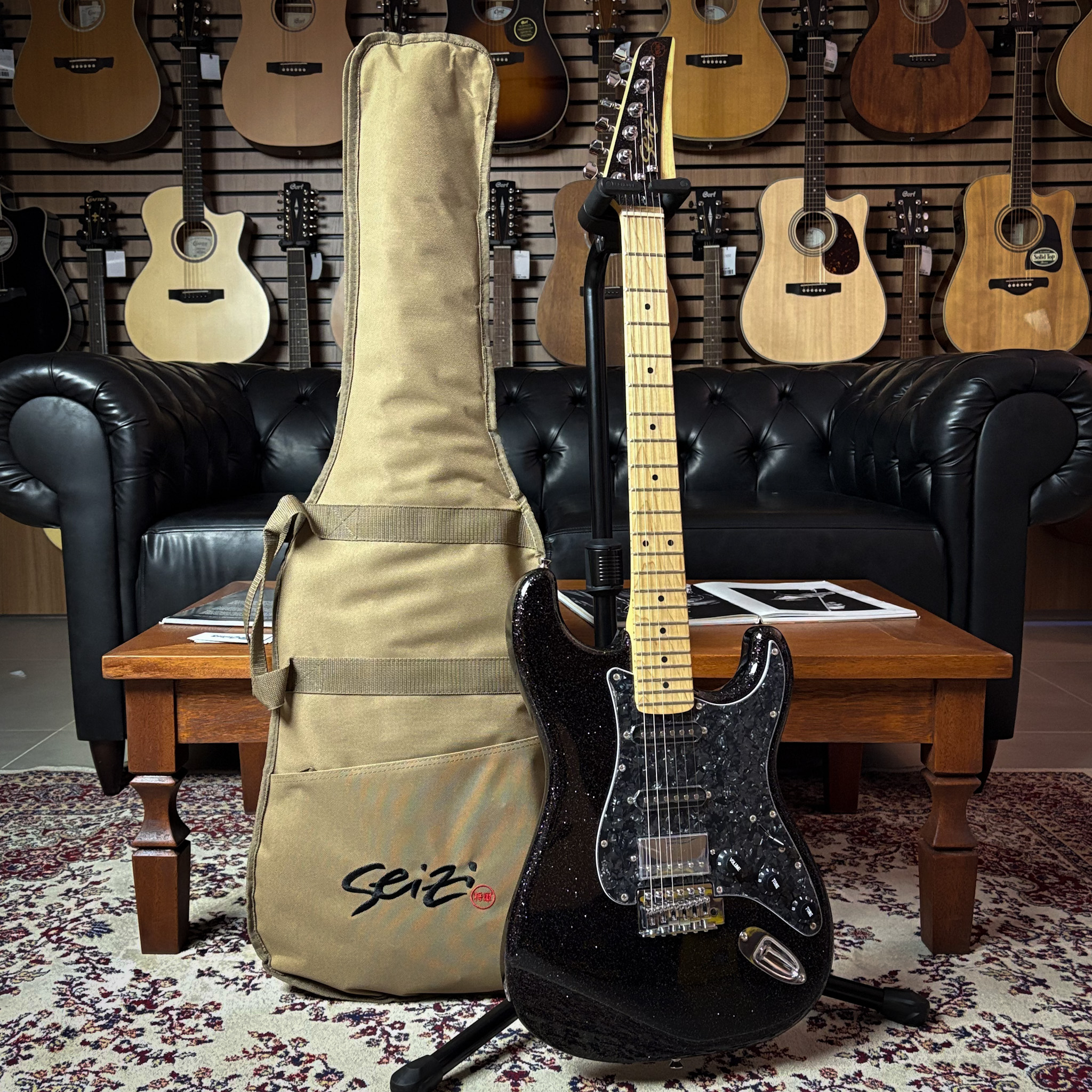 Guitarra Seizi Fun Katana Musashi HSS Black Sparkle Maple c/ Bag
