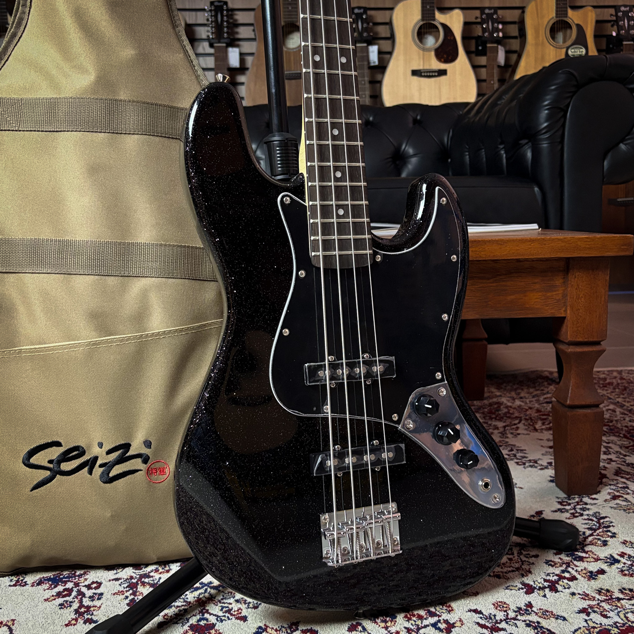 Baixo 4 Cordas Seizi Fun Jazu JB 4 Black Sparkle c/ bag - Guitar