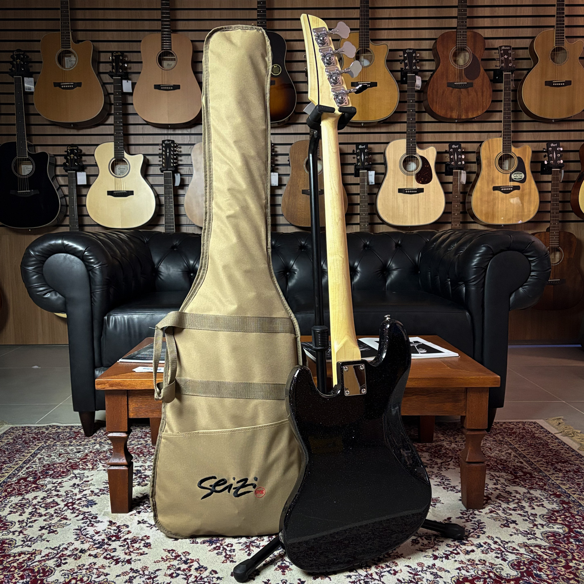 Baixo 4 Cordas Seizi Fun Jazu JB 4 Black Sparkle c/ bag - Guitar