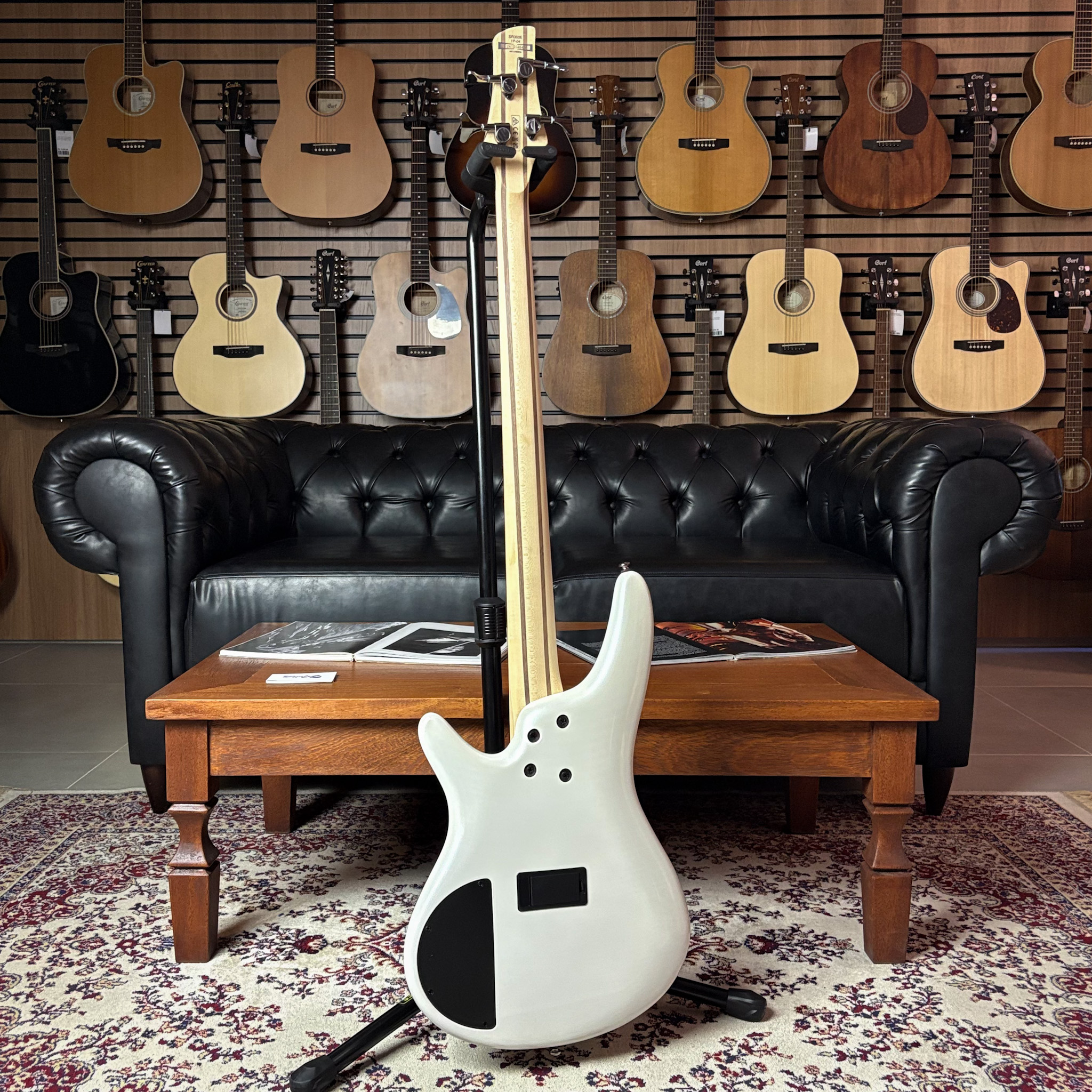 ベース Ibanez SR300E Baixo 4 Cordas Ibanez SR300E-PW Pearl White - SR Series - Guitar