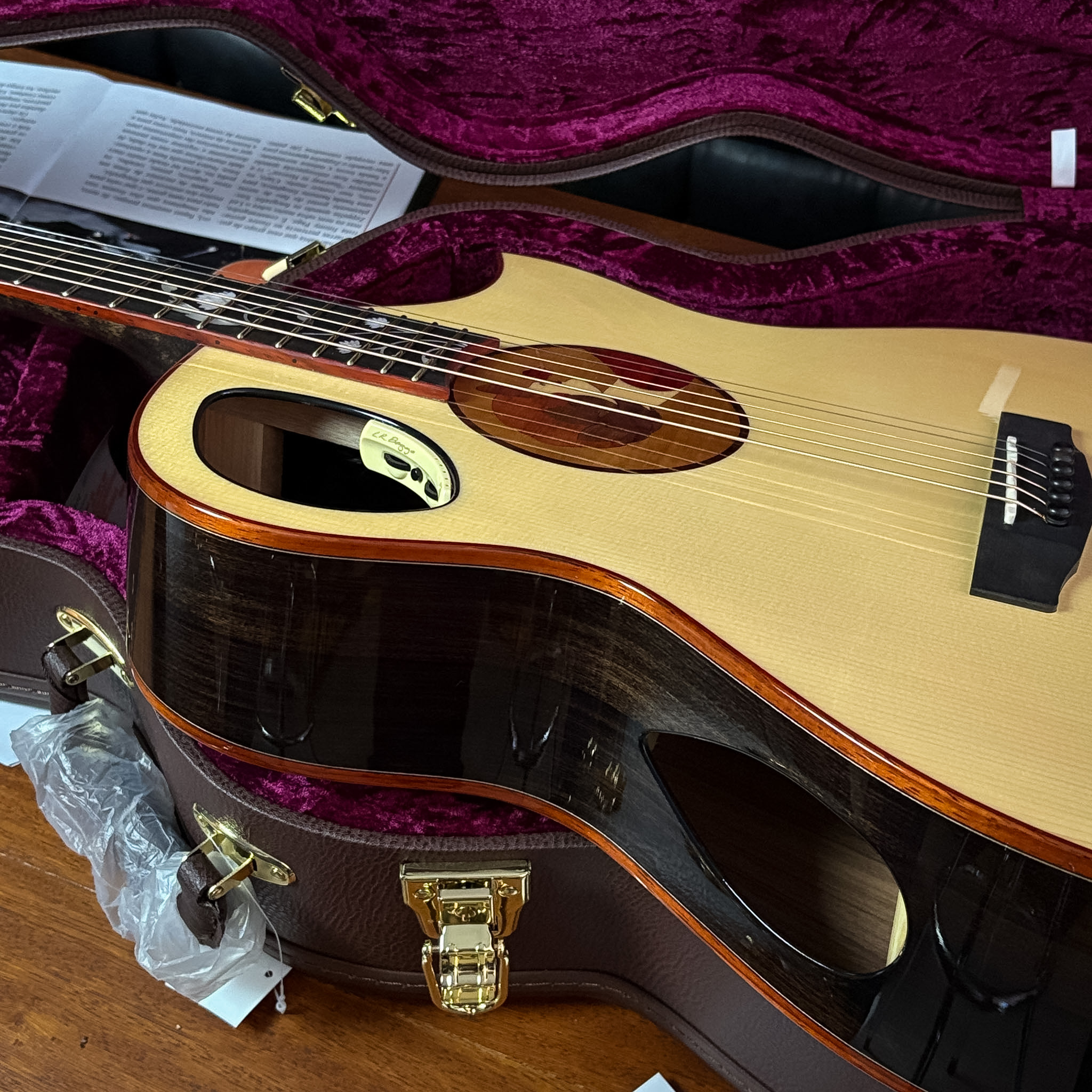 Violão Cort Roselyn Redux Spruce / Pau Ferro All Solid OM Cutaway