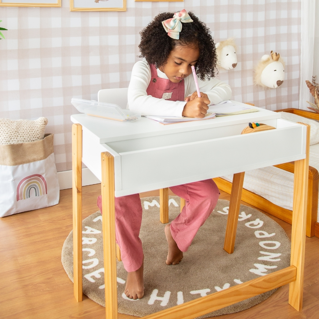 Conjunto Escrivaninha e Cadeira Montessoriana Juvenil Branco
