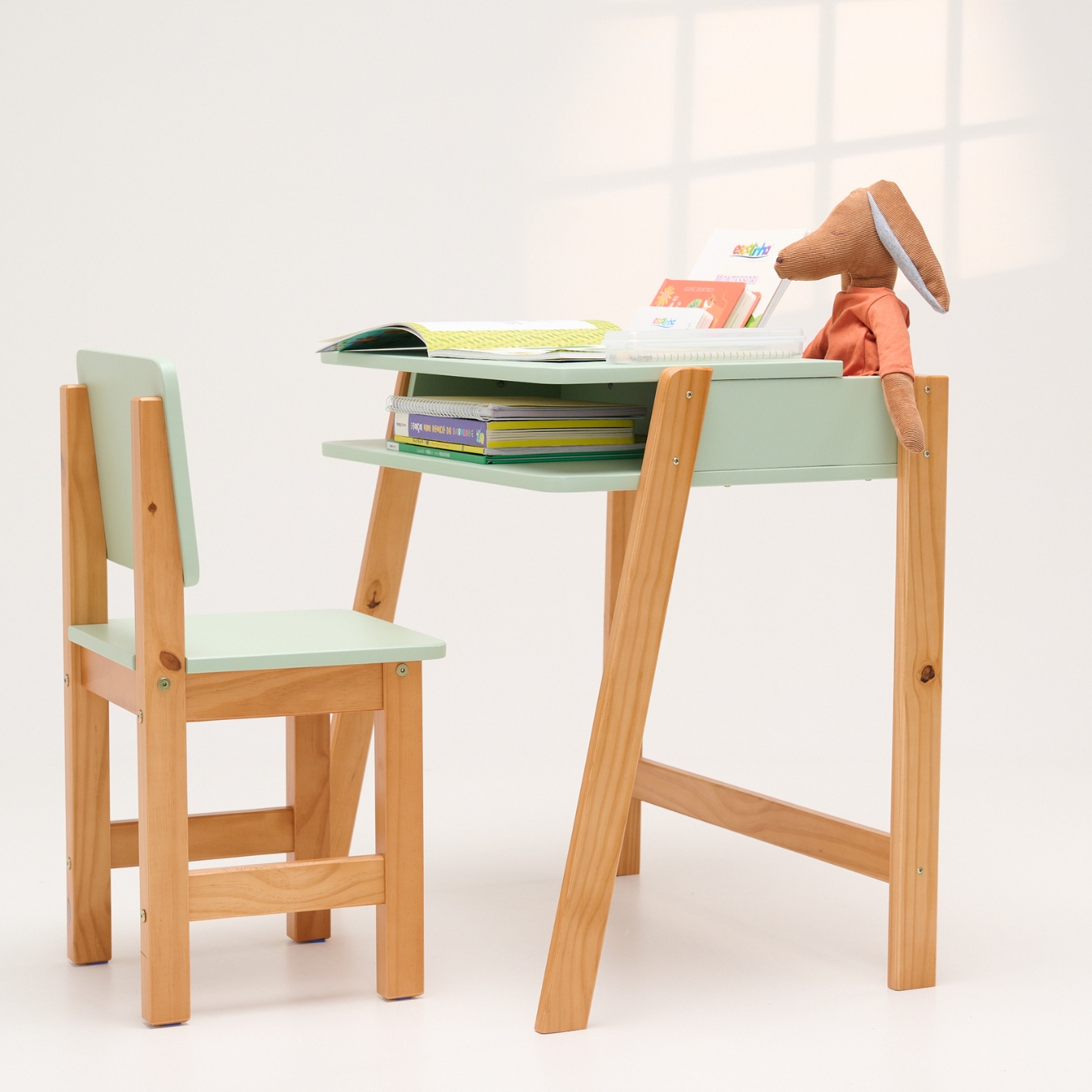 Conjunto Escrivaninha e Cadeira Montessoriana Juvenil Verde Oliva