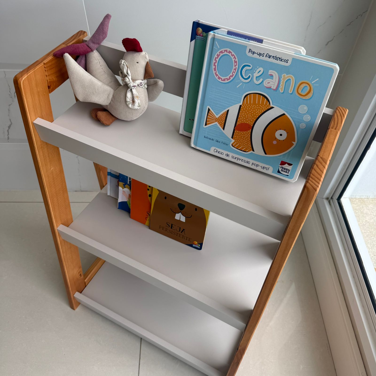 Estante Porta Livros de Chão Cinza Greige