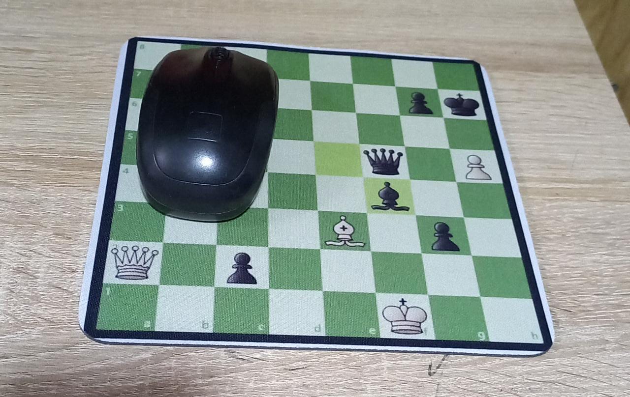 Mousepad Nepo Ding: O lance final do campeonato mundial de xadrez