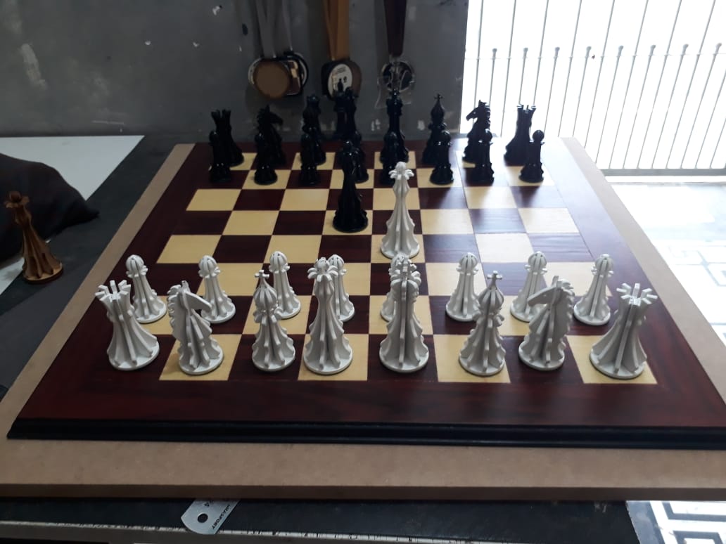 Tabuleiro De Xadrez Confeccionado em Madeira - A lojinha de xadrez que  virou mania nacional!