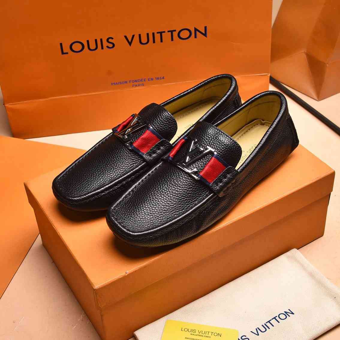 Chinelo Louis Vuitton Monogram Black - LLebu: A melhor