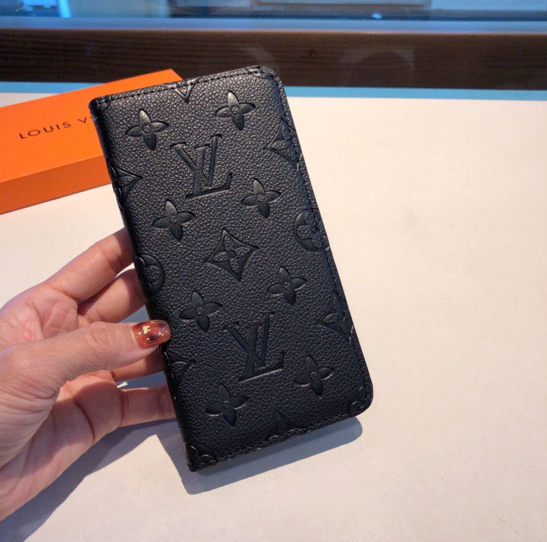 Capa Para Celular Louis Vuitton Monogram/Black - LLebu: A melhor  experiência de Luxo online do mundo!