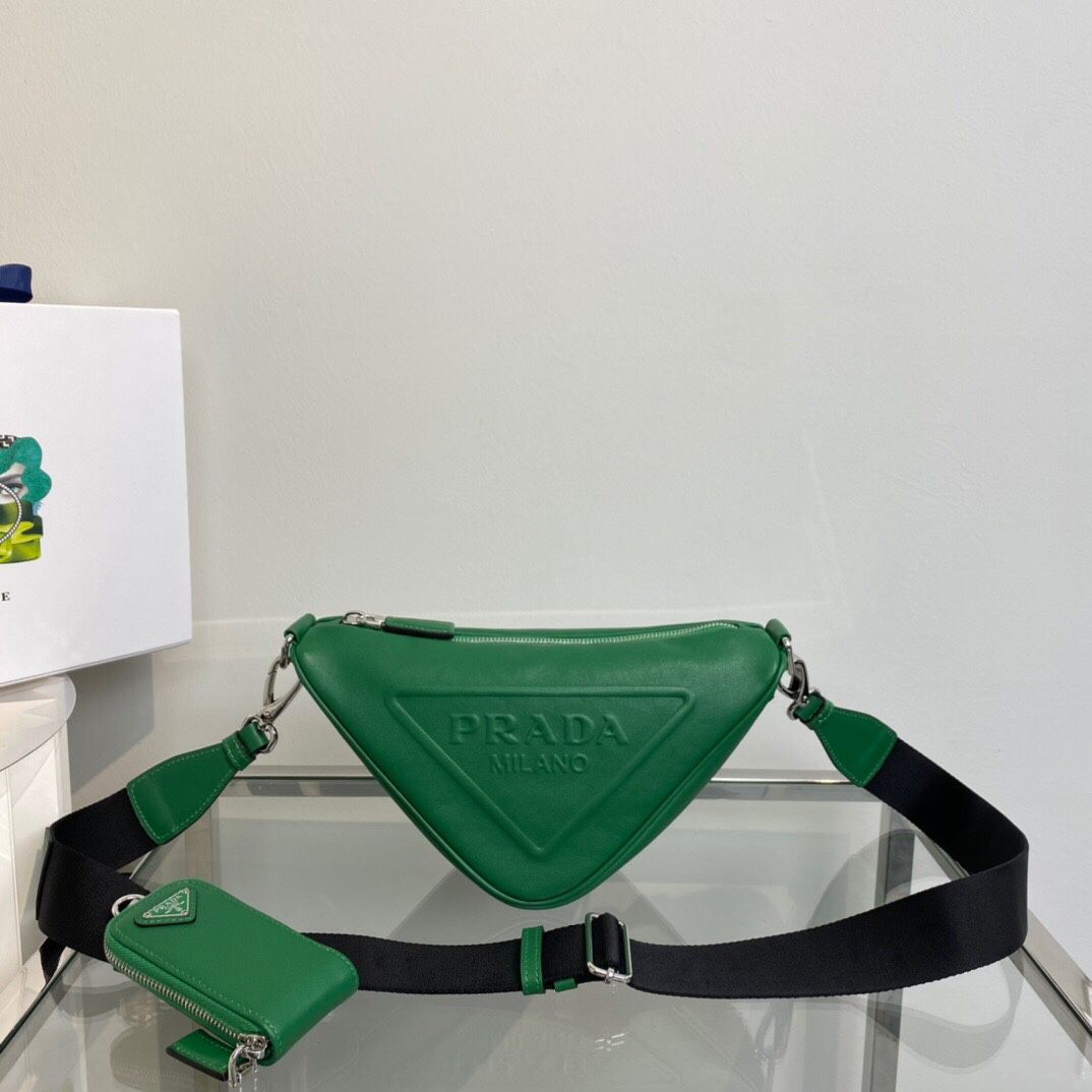 Bolsa Prada de ombro triangular em couro "Green" - LLebu: A melhor  experiência de Luxo online do mundo!