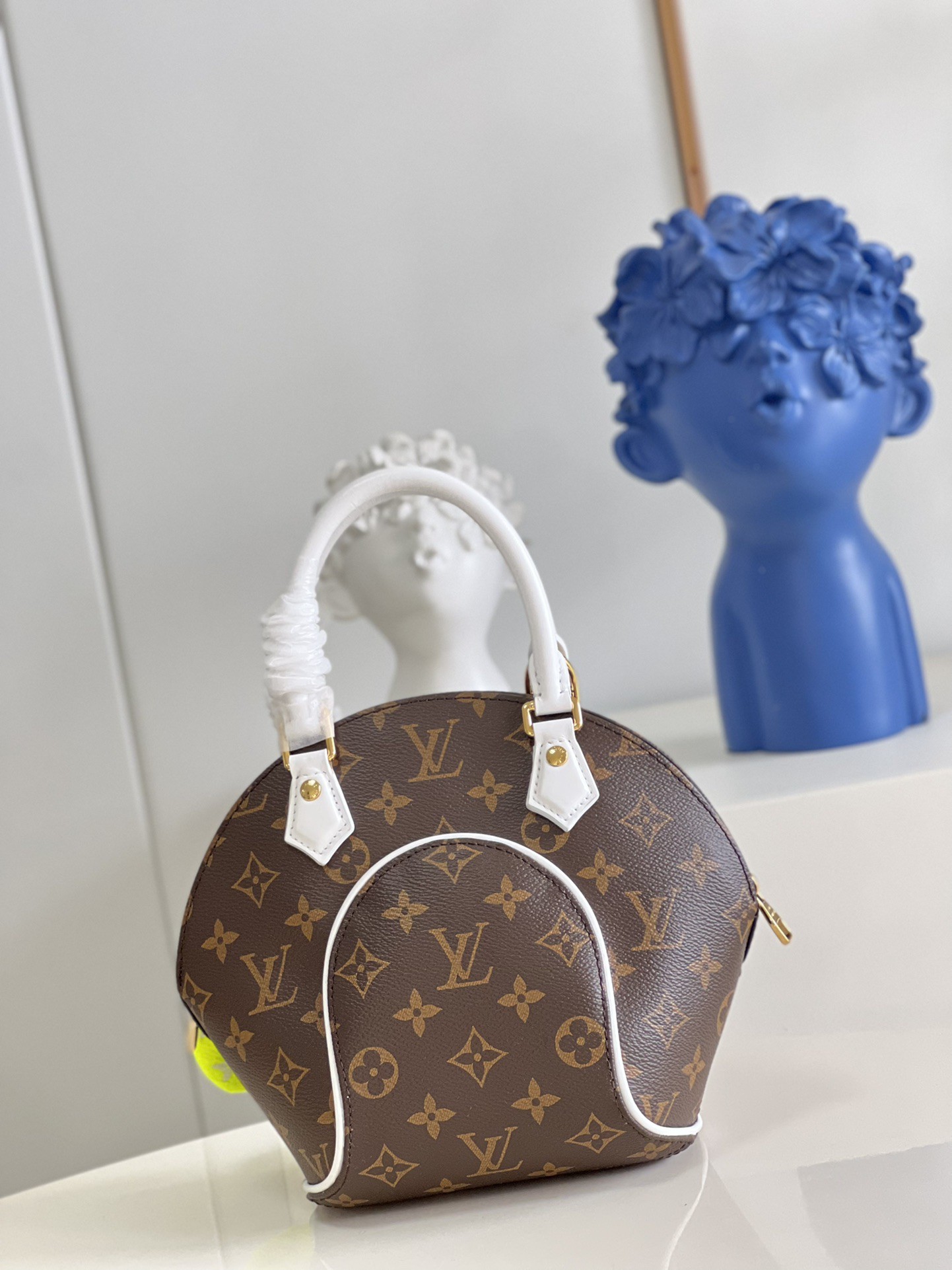 Bolsa Louis Vuitton Ellipse BB Monogram/White - LLebu: A melhor  experiência de Luxo online do mundo!