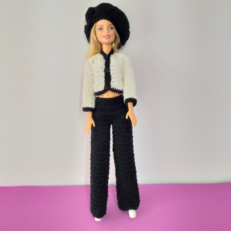 Roupa em crochê para boneca Barbie - conjunto de calça e blusa na cor Rosa  antigo.