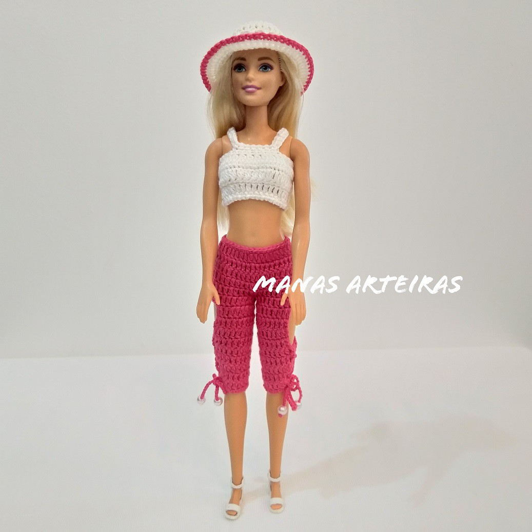 Roupa em crochê para boneca Barbie - short e blusa.