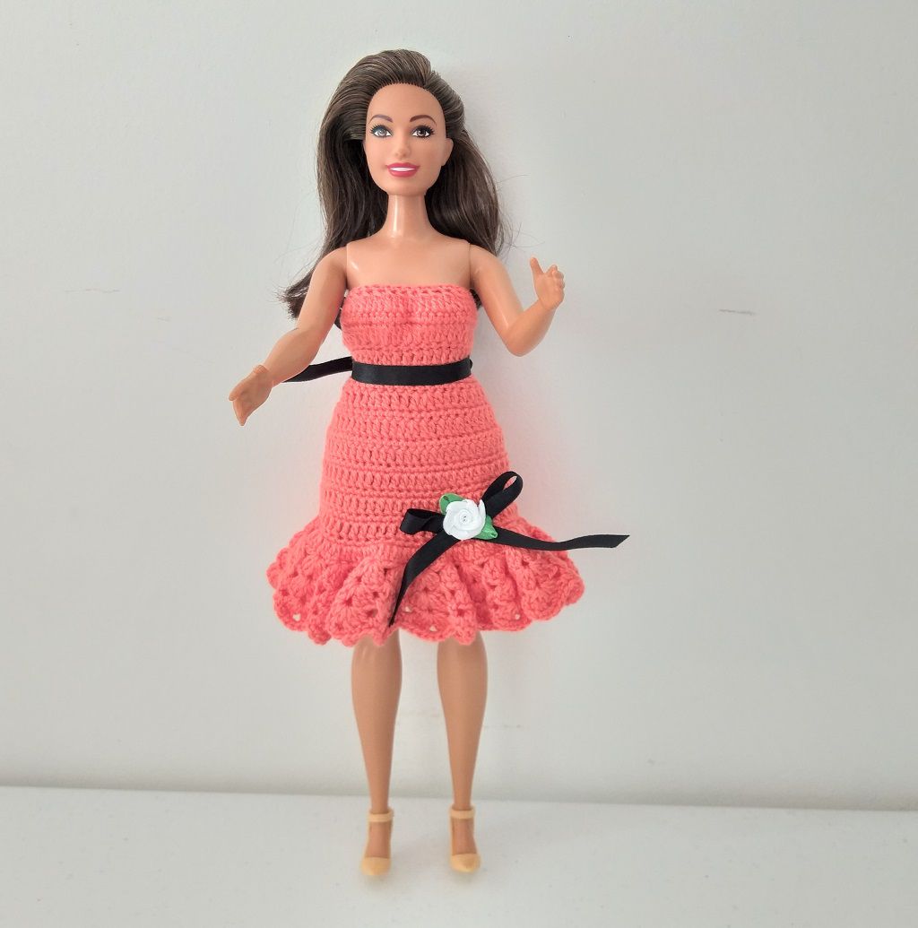 Roupa barbie Curvy (Macacão, casaco e sapatilha artesanal)