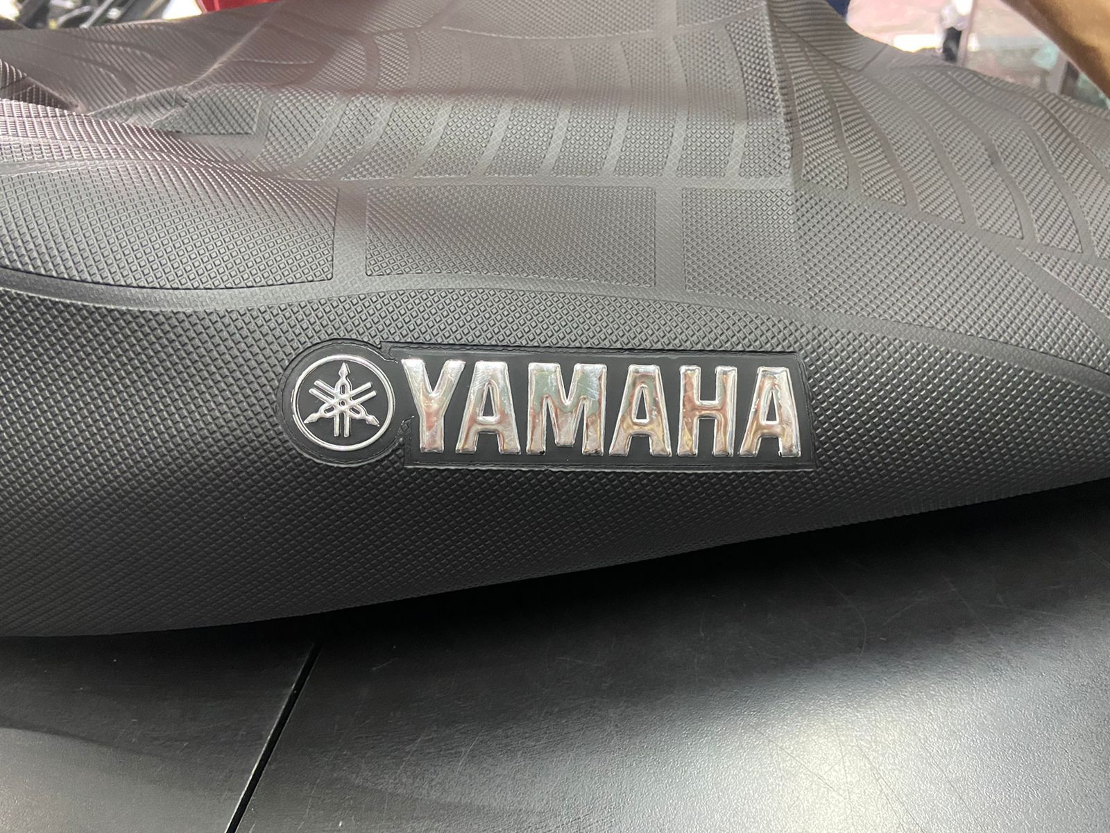 Capa Banco Personalizada Emborrachada Yamaha Prata Duas Rodas Moto