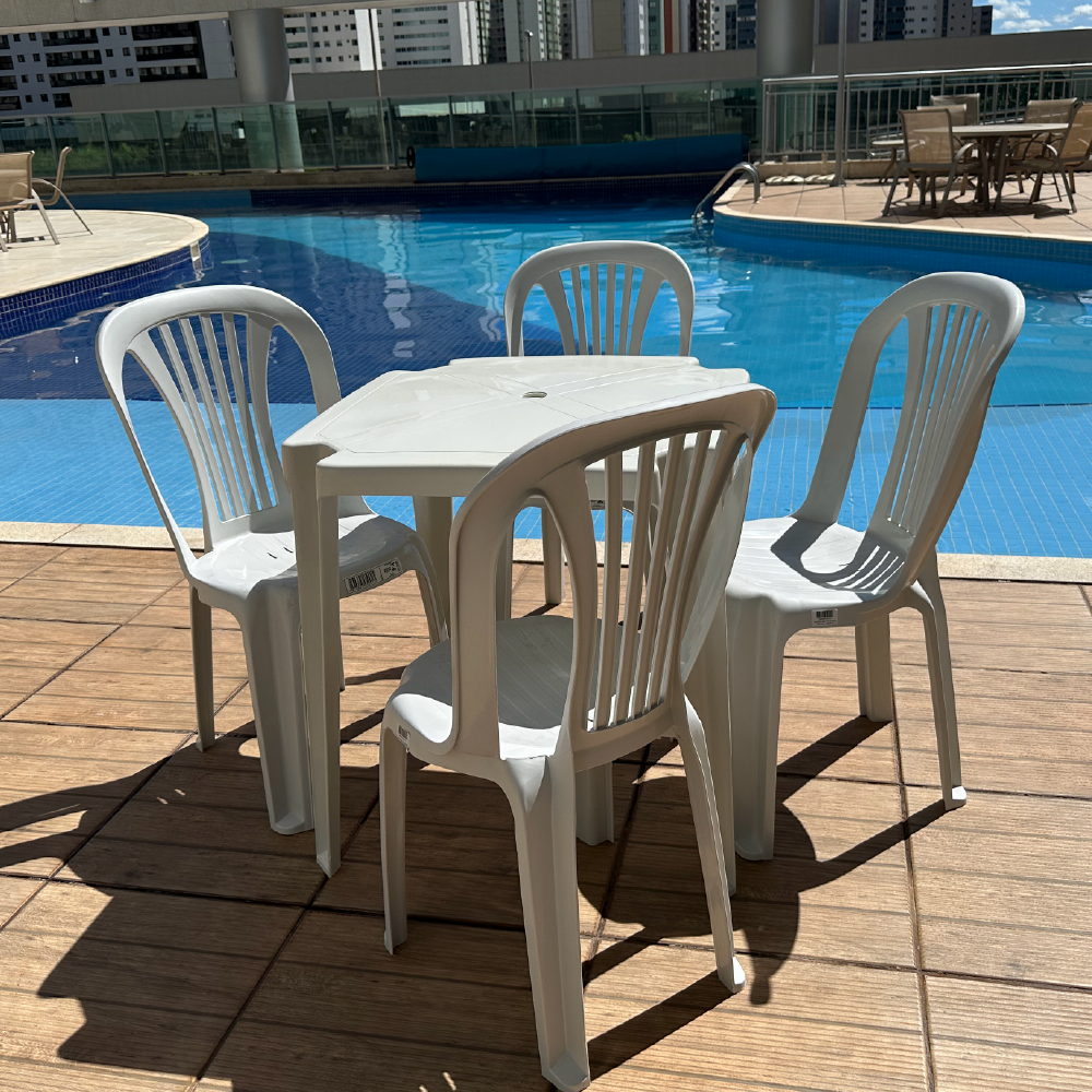 KIT DE MESA COM 4 CADEIRAS DE PLASTICO BRANCA SUPER - Império das ...