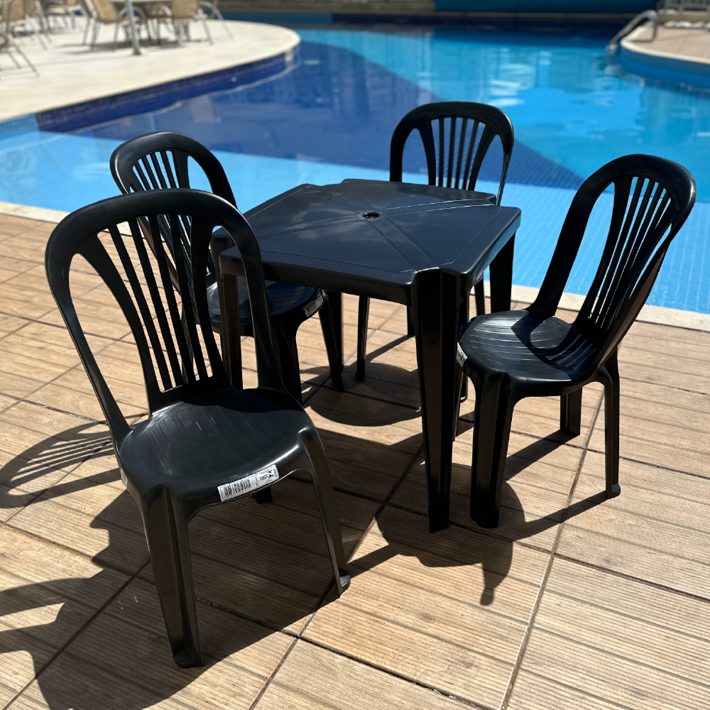 KIT DE MESA COM 4 CADEIRAS DE PLASTICO PRETA SUPER - Império das ...