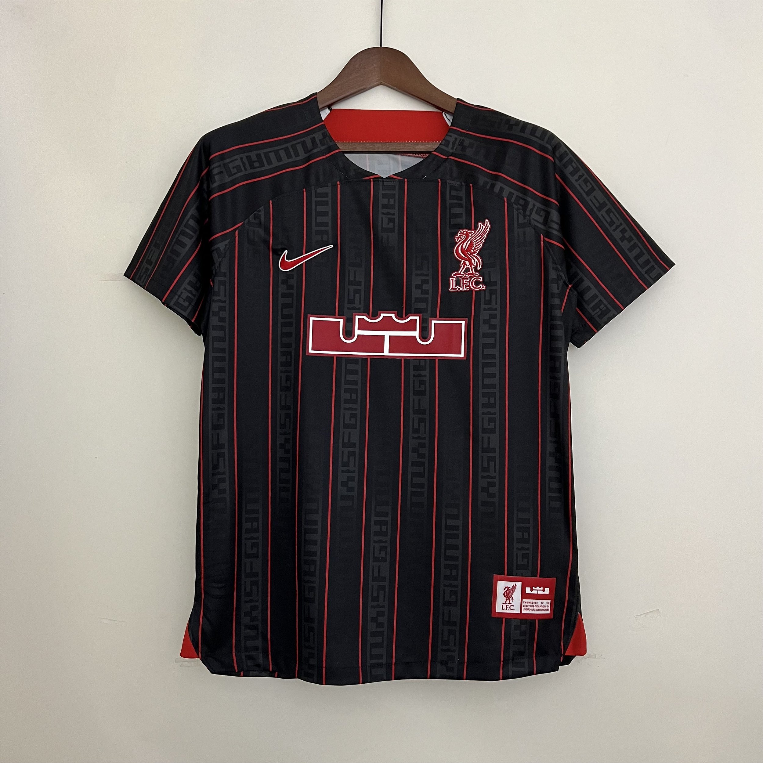 Camiseta Nike de Liverpool x LeBron James - Todo Sobre Camisetas