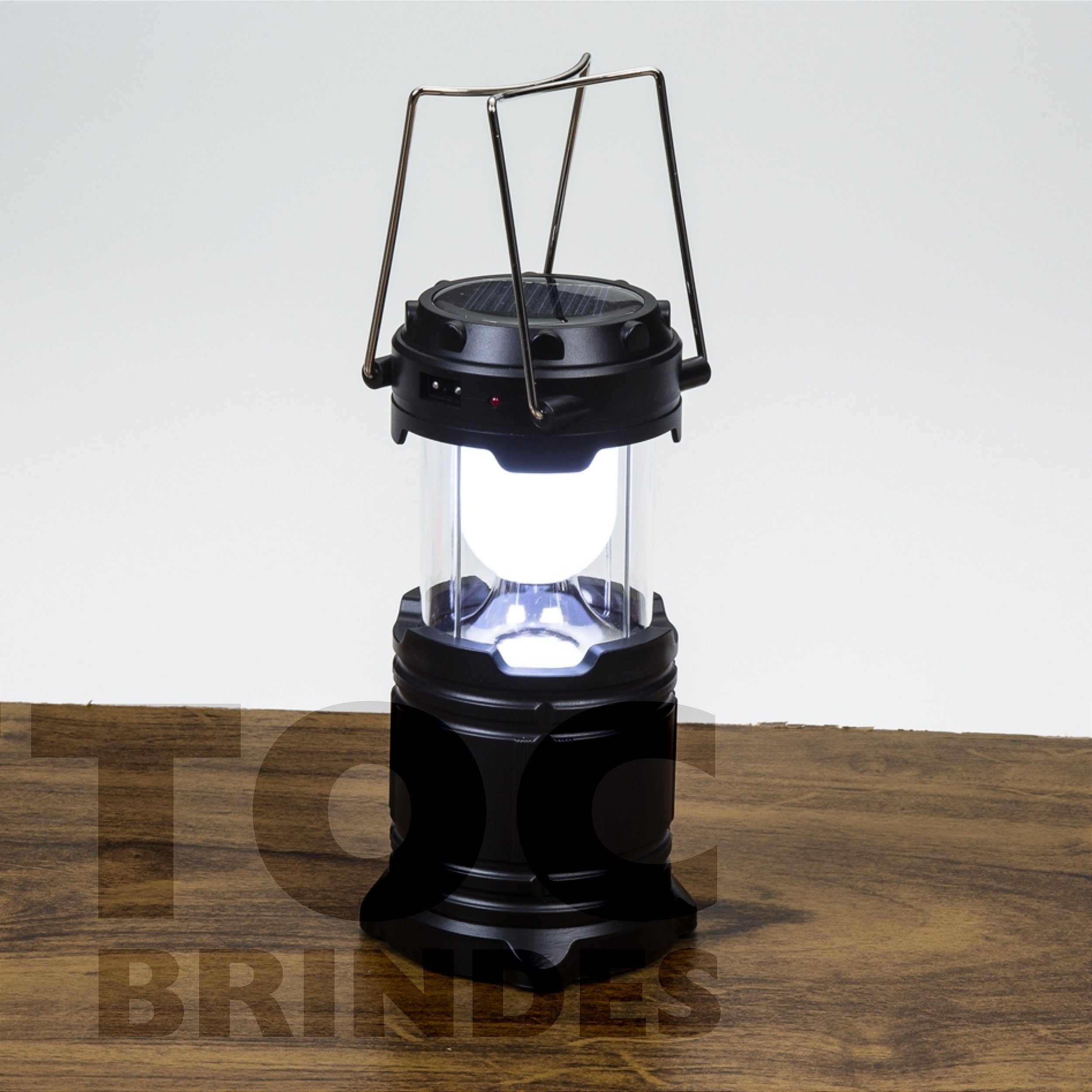 Luminária LED modelo retrô (lamparina), com bateria recarregável via USB,  solar ou energia elétrica, alça em aço - TOC Brindes