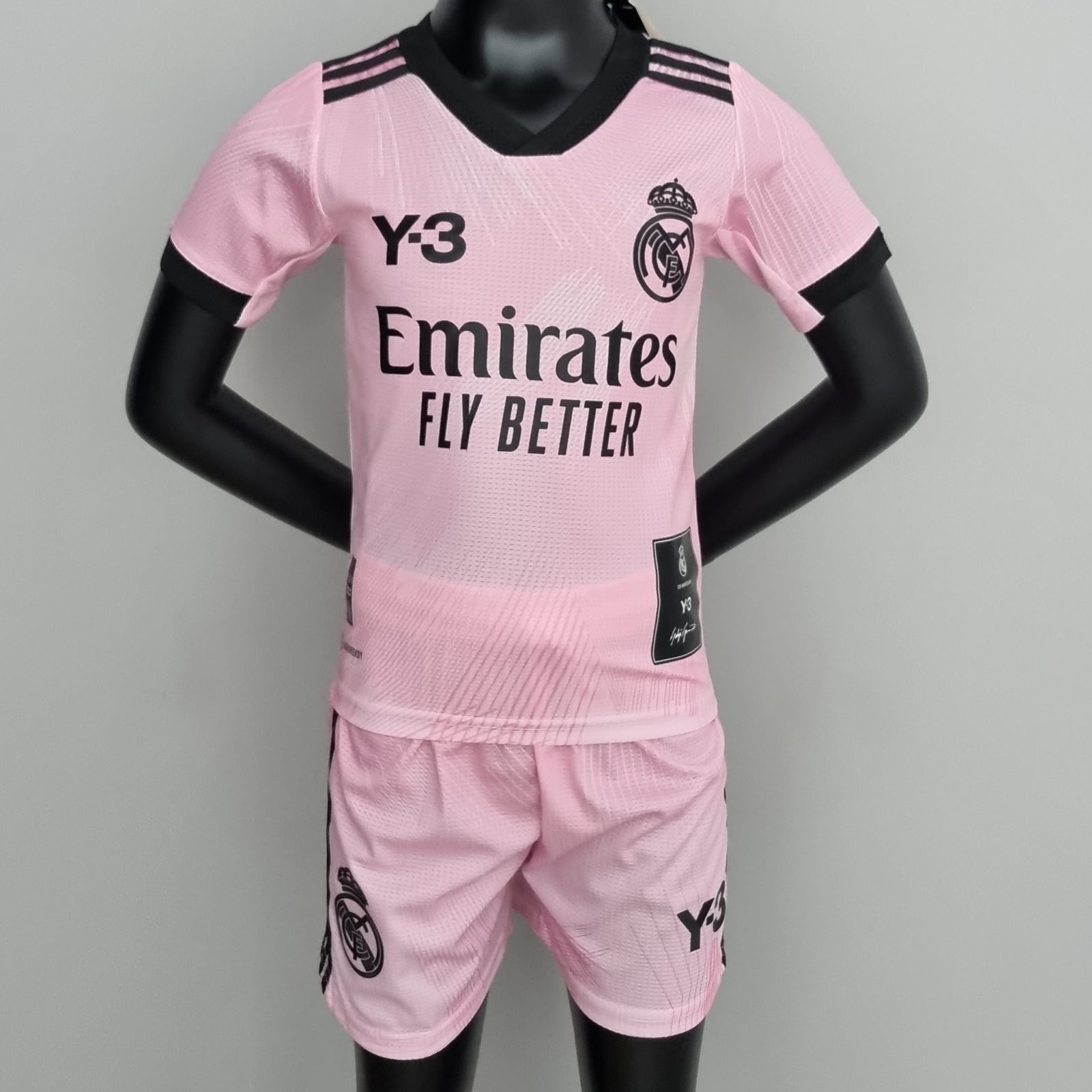 Novo Kit Infantil Real Madrid Y3 Pink Camisa e Short 2022 / 2023 - 021  Sport | Maior Variedade de Camisas de Futebol | 12% Off no Pix e Frete  Grátis