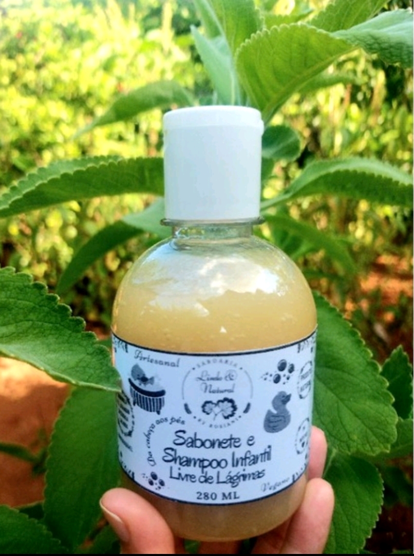 Shampoo Infantil Livre de Lágrimas Da Cabeça Aos Pés Natural Vegano -  Saboaria Lindo & Natural