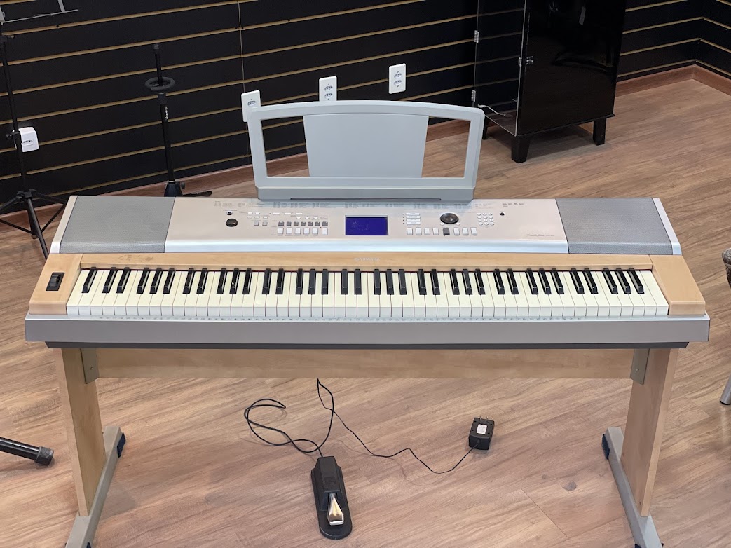 Piano Yamaha DGX-620 (SEMINOVO) #NTBO101761 - Quero um Instrumento