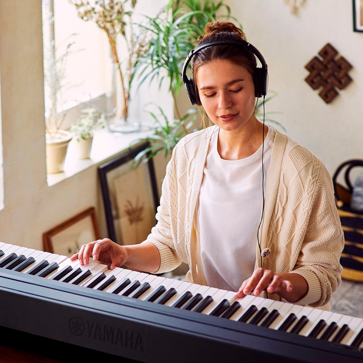 Piano Digital Yamaha P-45B – 88 Teclas GHS e Som Realista