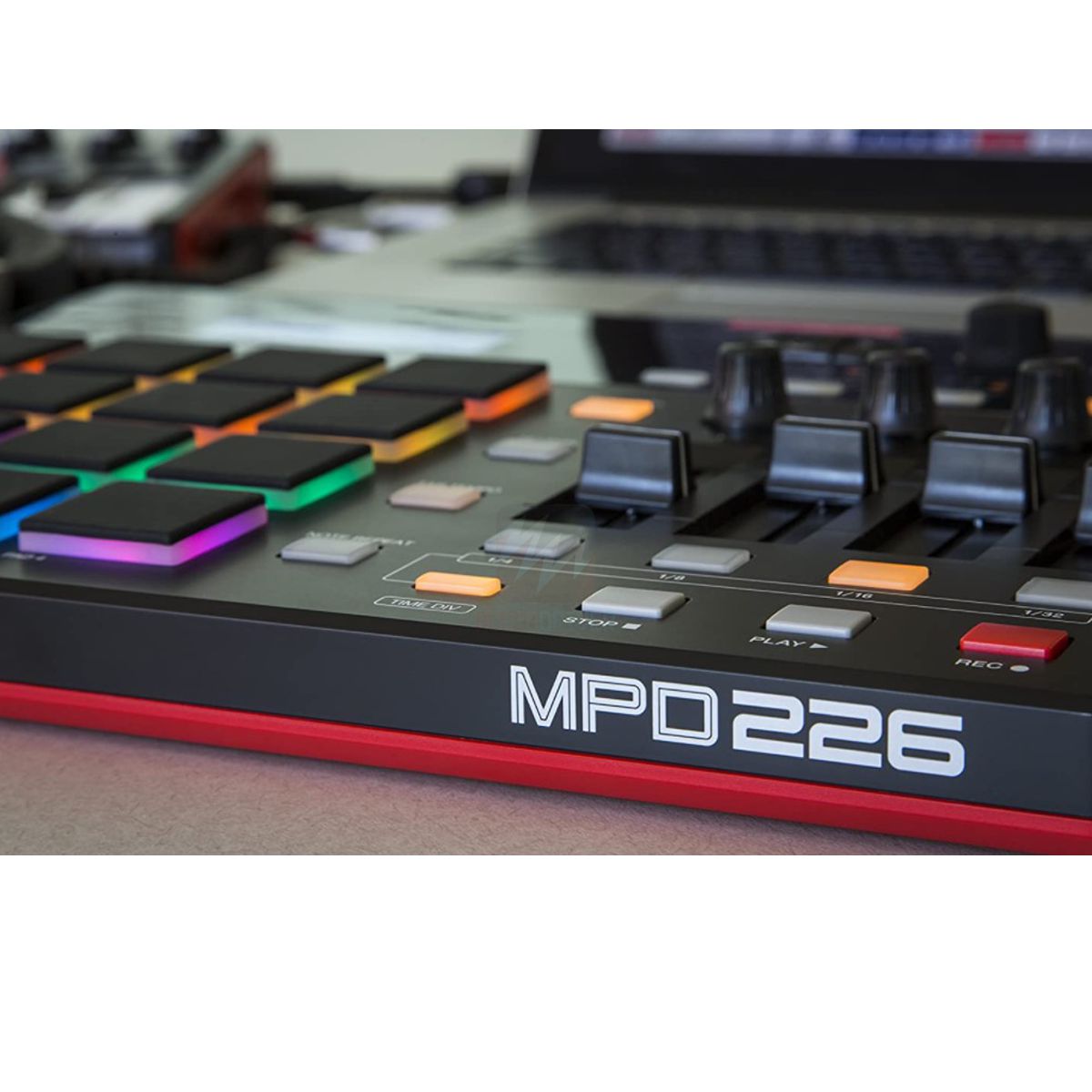 DTM・DAW AKAI MPD226 Controlador DJ Profissional Akai MPD226 Midi/USB 16 Pads - Casa da