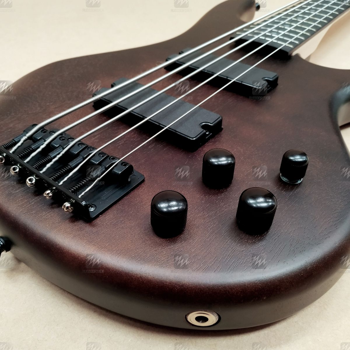 Baixo 5 Cordas SR Ibanez GSR 205B WNF Walnut Flat - AudioDriver