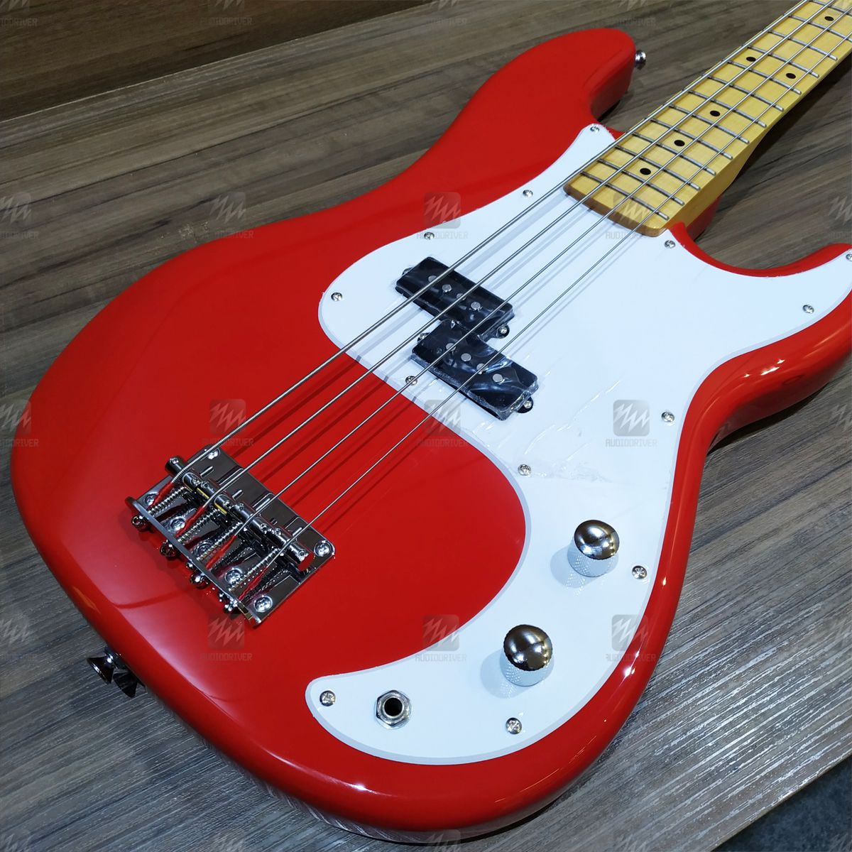 Baixo 4 Cordas Precision SX SPB57+/FR Fiesta Red com Bag