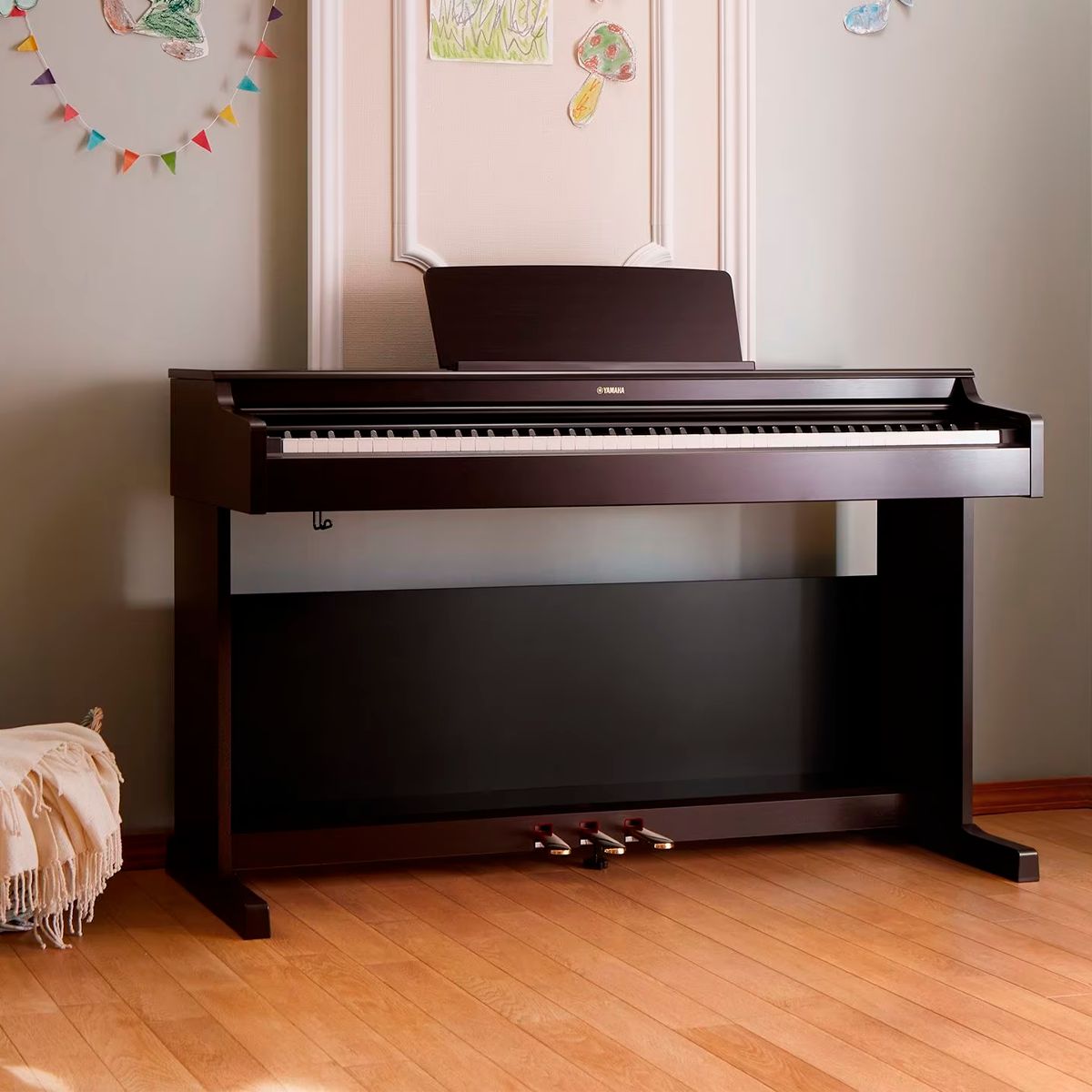 Piano Digital 88 Teclas Yamaha ARIUS YDP-165 Rosewood