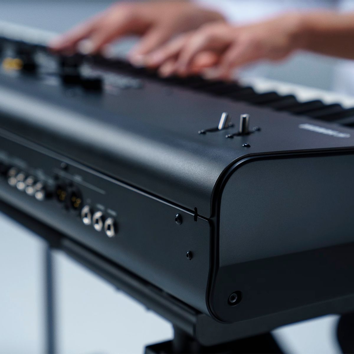 Yamaha CP73 ステージピアノ STAGE PIANO YAMAHA CP73 / CP88 | 軽量で新しいインターフェースを搭載した次世代