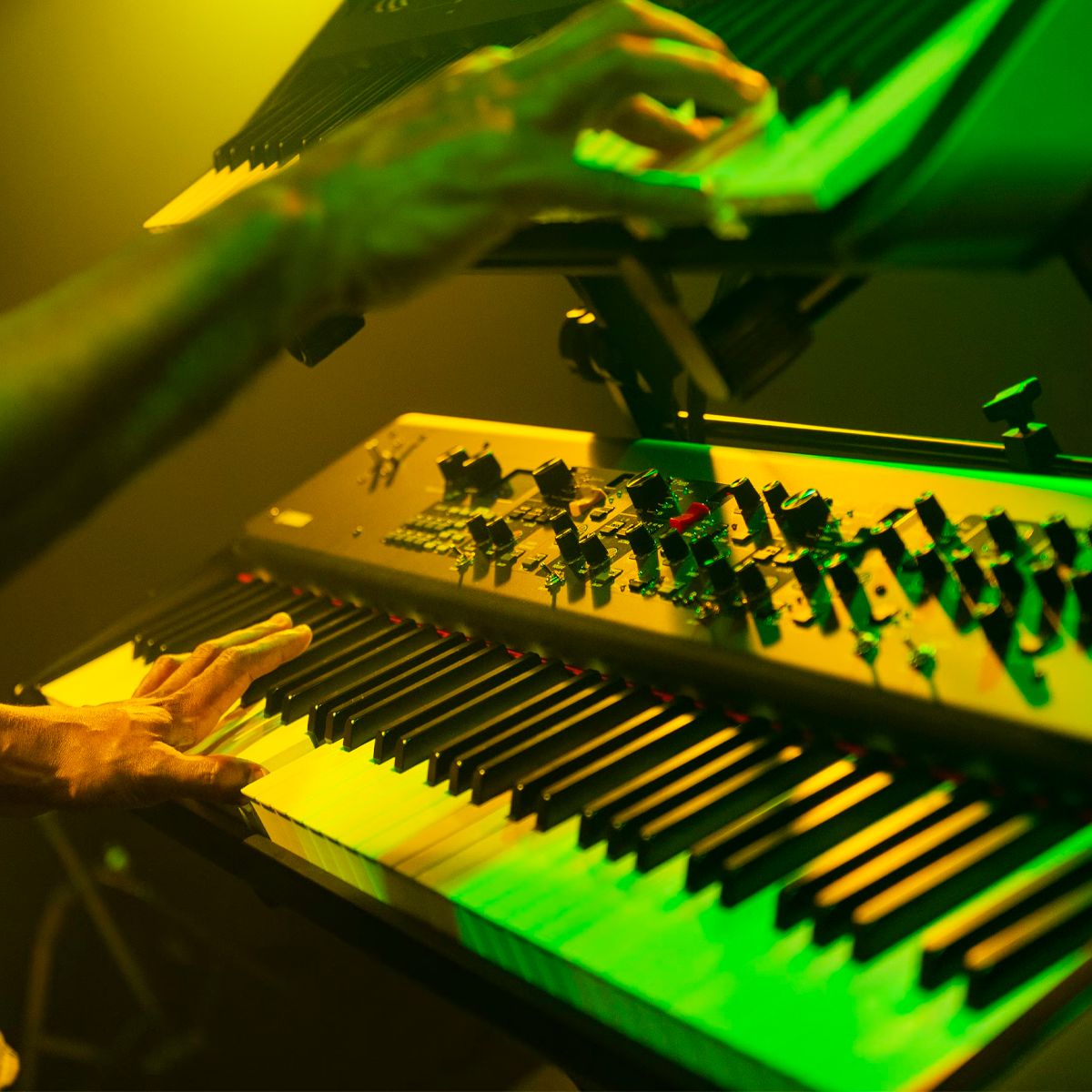 Piano Digital 73 Teclas Bluetooth Yamaha Stage CP73 Preto