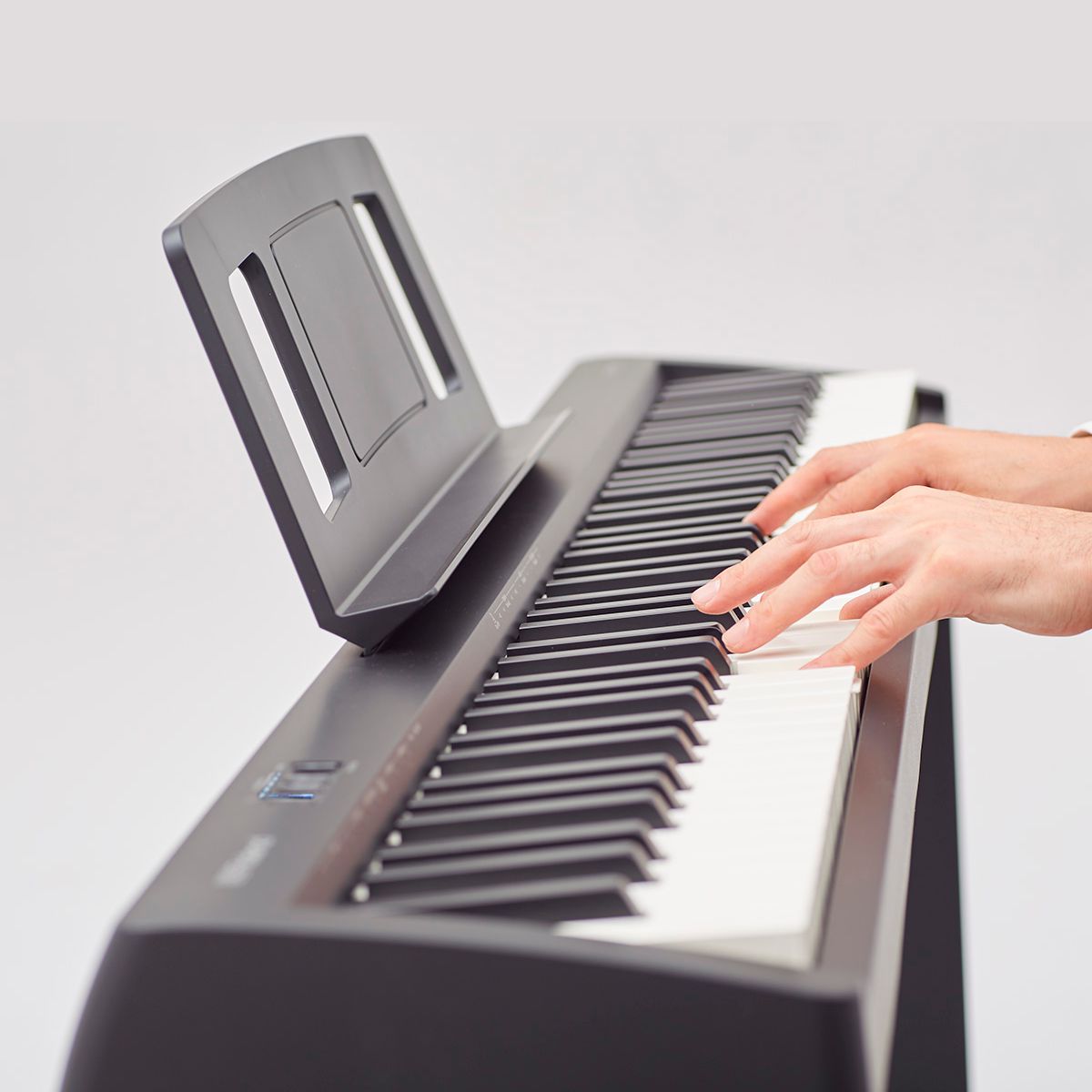 Piano Digital 88 Teclas Roland FP-10-BK - AudioDriver Instrumentos