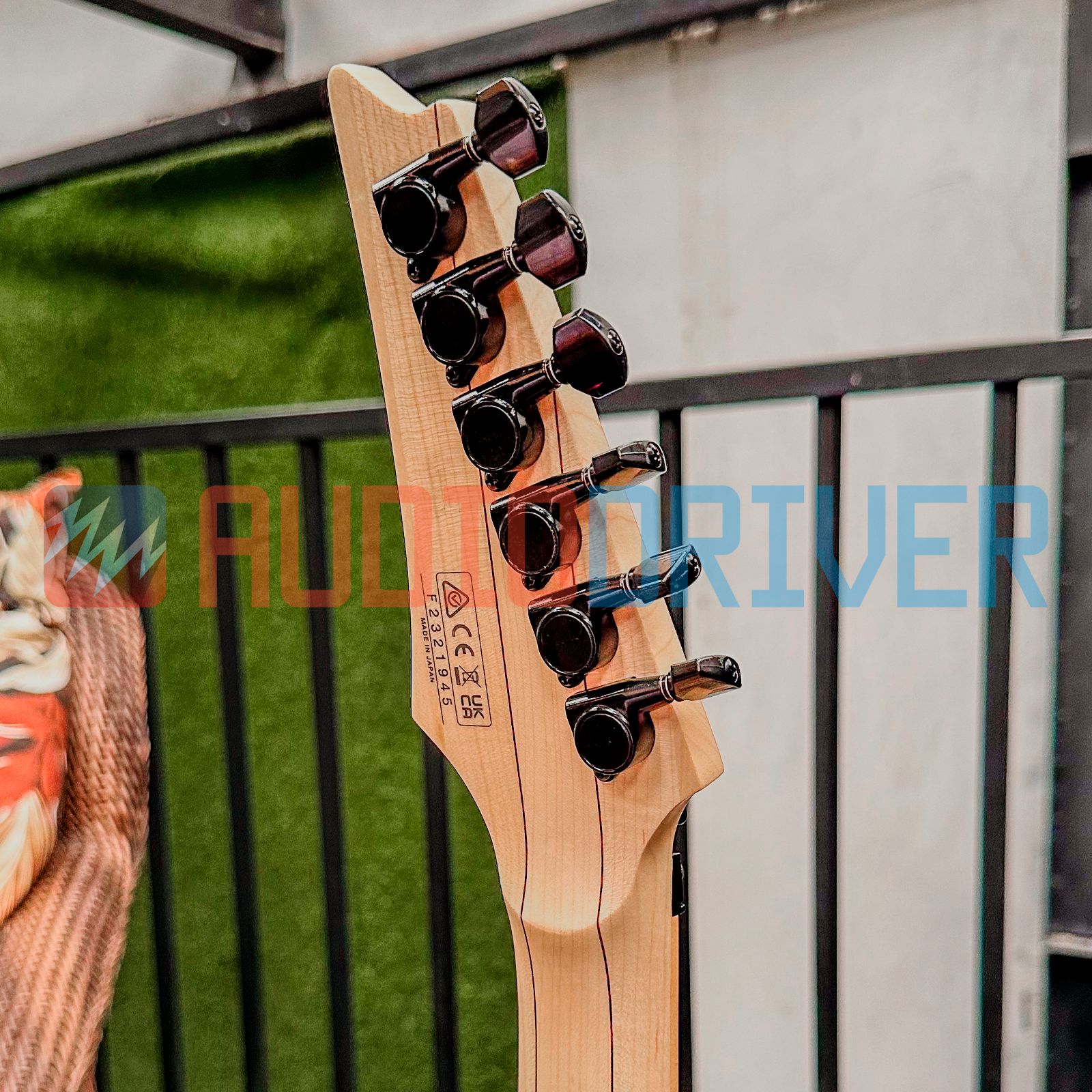 Guitarra Super Strato HSH Ibanez RG550 Road Flare Red com Micro