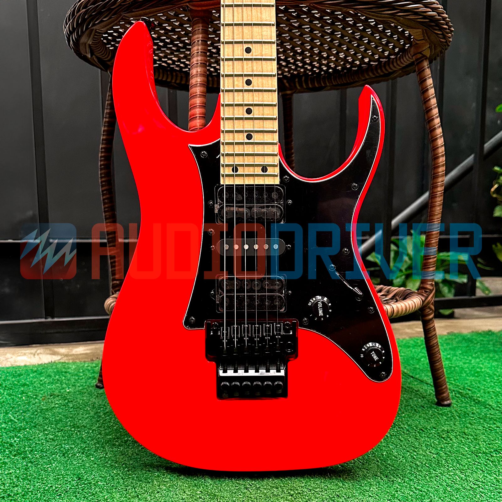 Guitarra Super Strato HSH Ibanez RG550 Road Flare Red com