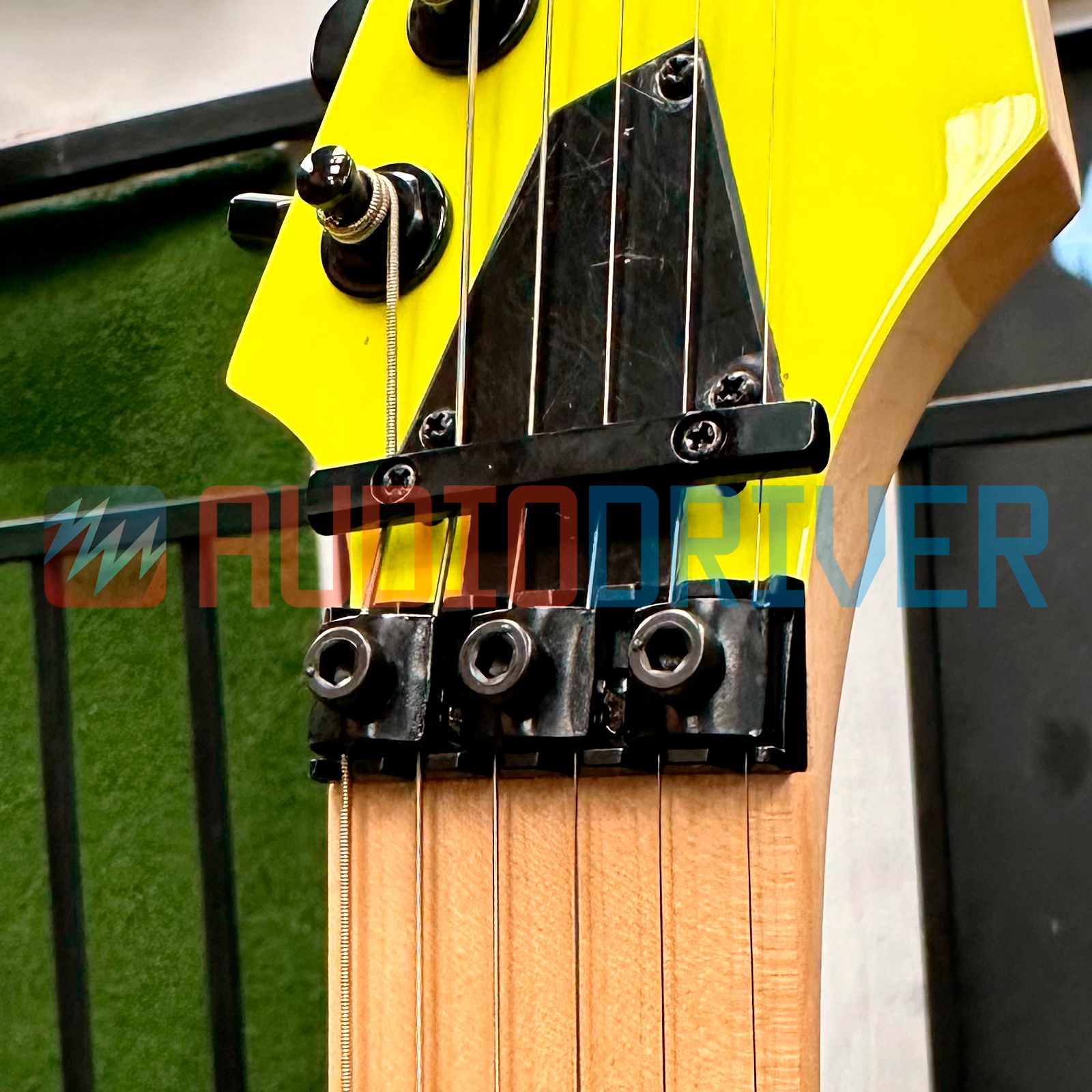 Guitarra Super Strato HSH Ibanez RG550 Desert Sun Yellow com Micro