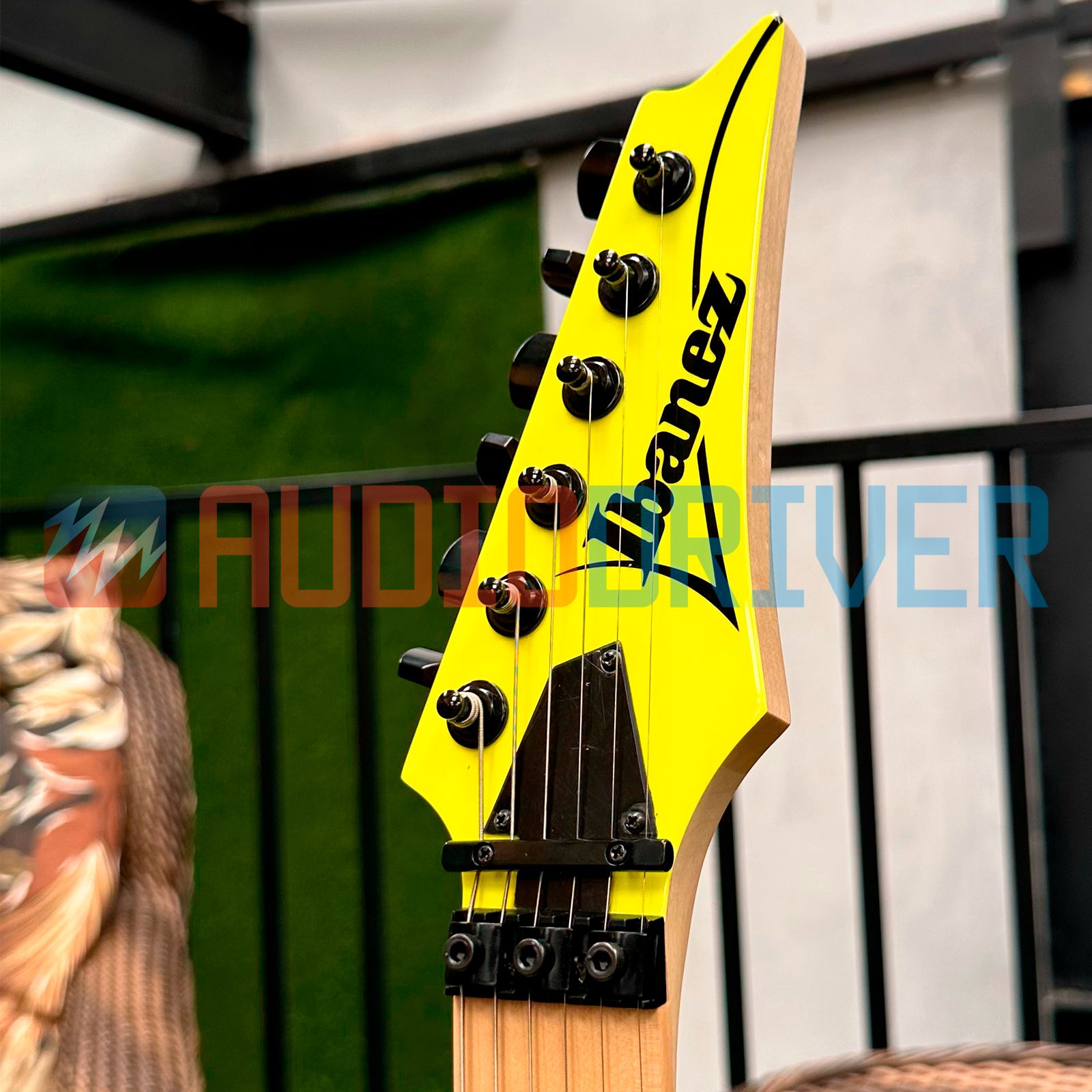 Guitarra Super Strato HSH Ibanez RG550 Desert Sun Yellow com