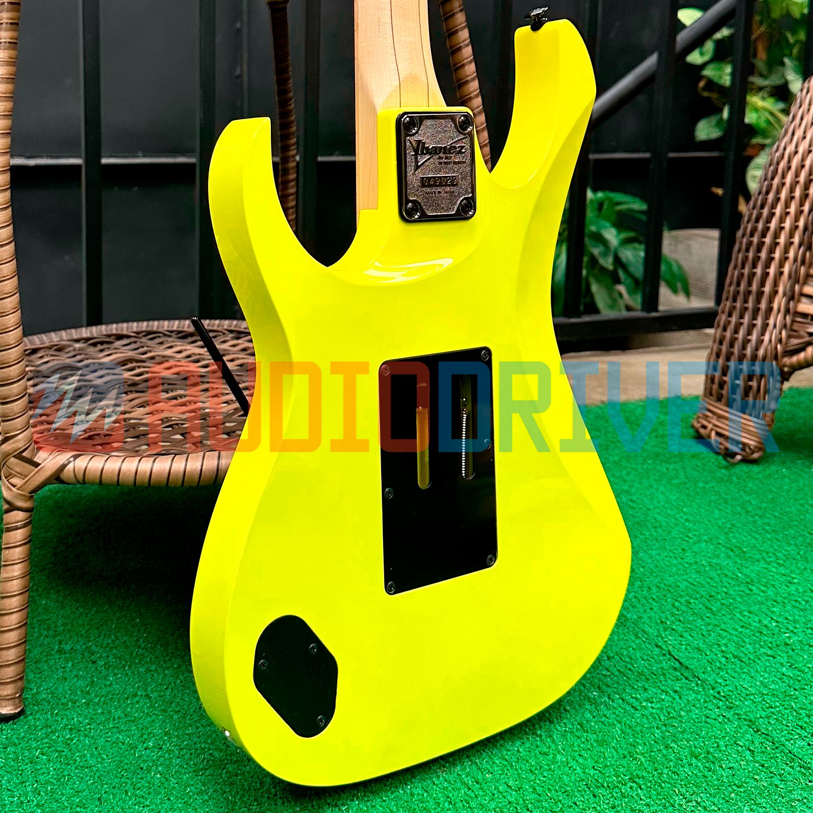 Guitarra Super Strato HSH Ibanez RG550 Desert Sun Yellow com Micro