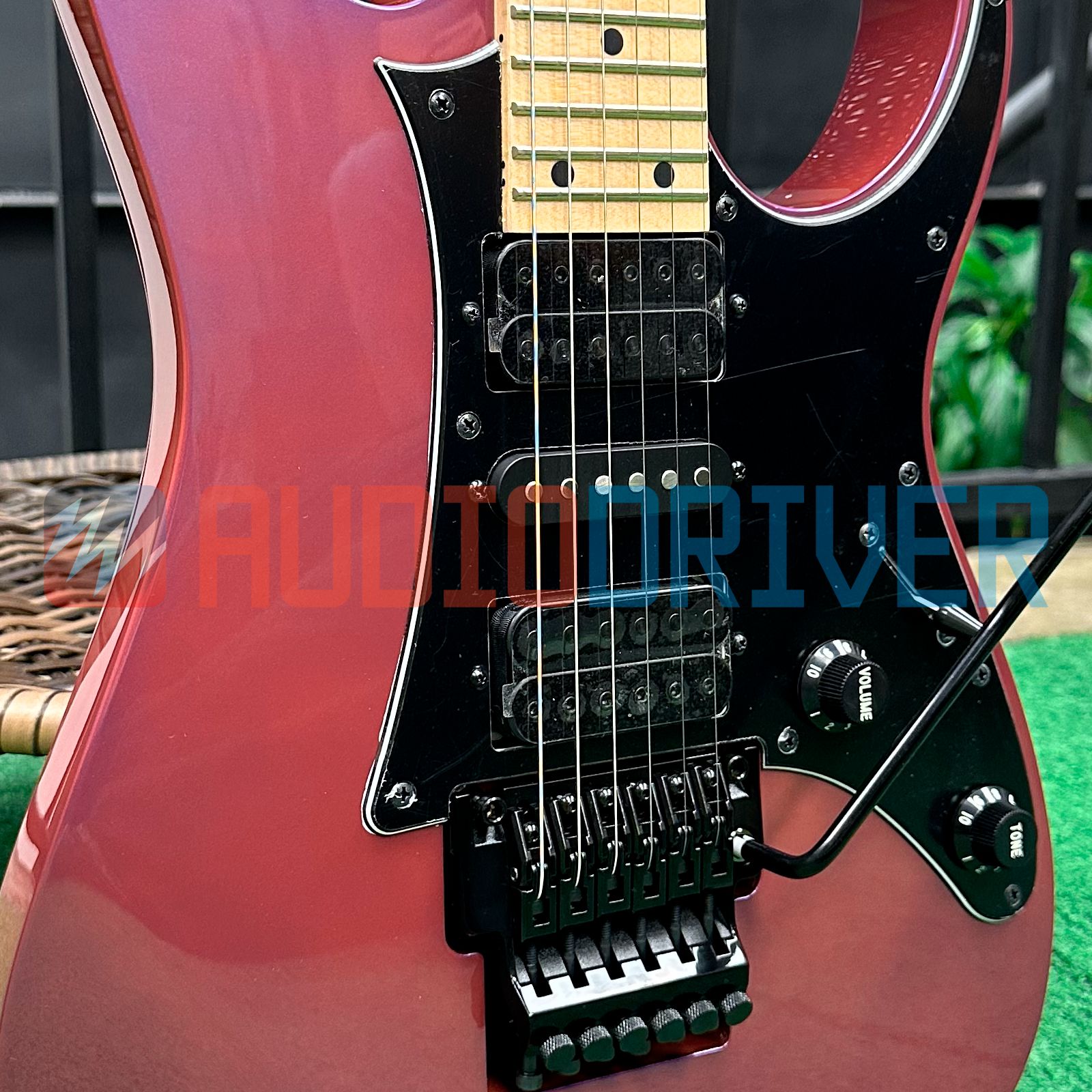 Guitarra Super Strato HSH Ibanez RG550 Purple Neon com Micro