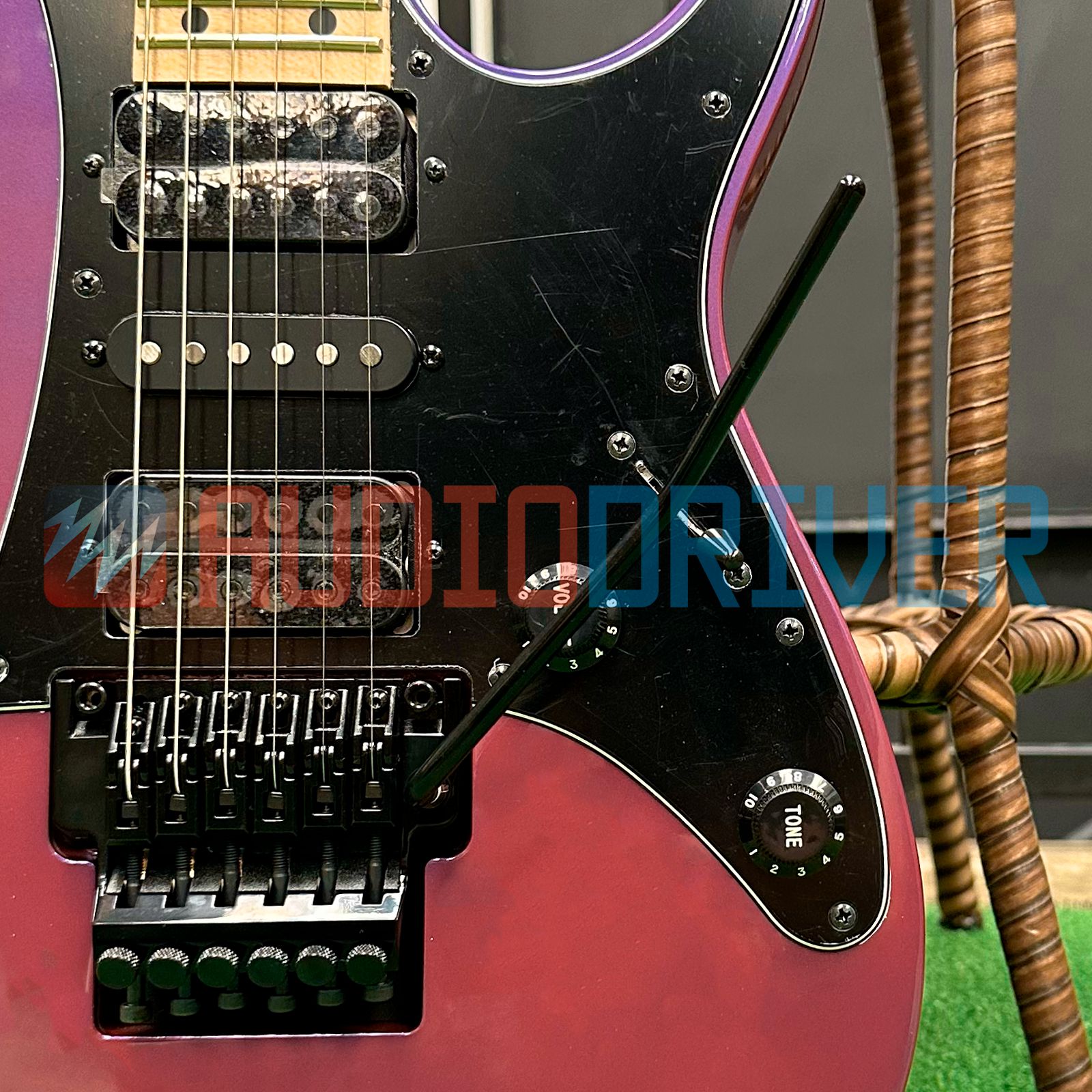 Guitarra Super Strato HSH Ibanez RG550 Purple Neon com Micro