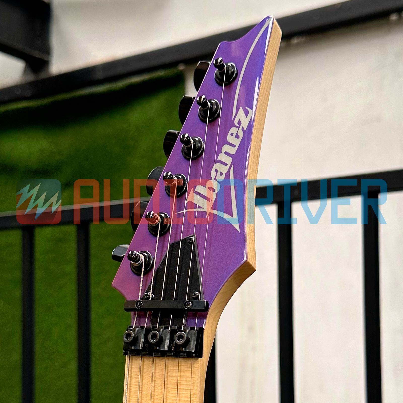 Guitarra Super Strato HSH Ibanez RG550 Purple Neon com Micro