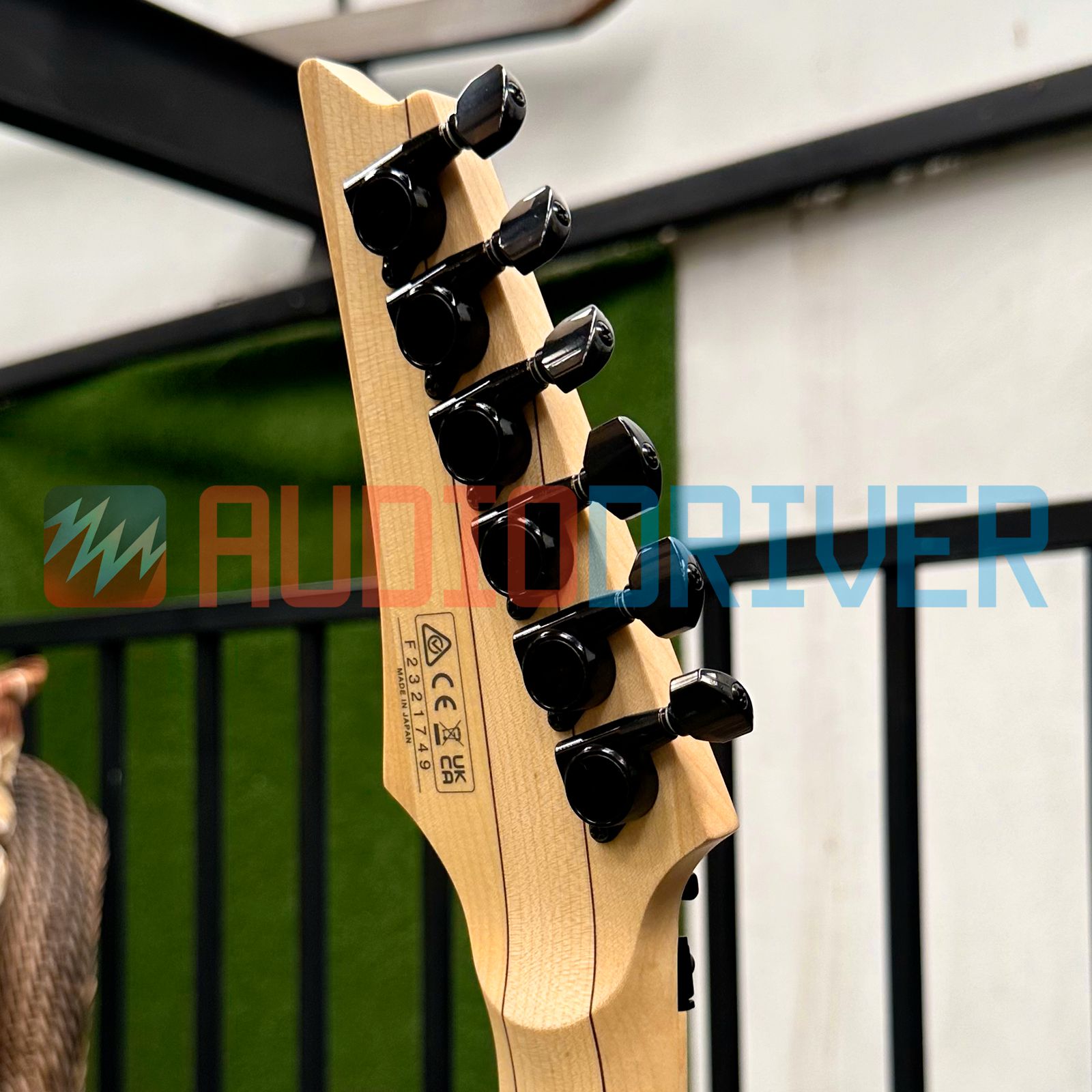 Guitarra Super Strato HSH Ibanez RG550 Purple Neon com Micro