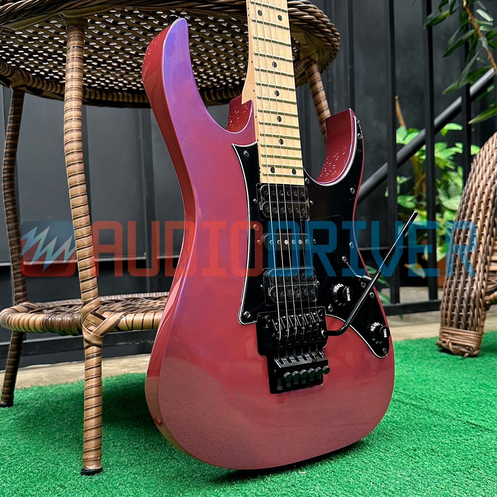 Guitarra Super Strato HSH Ibanez RG550 Purple Neon com Micro