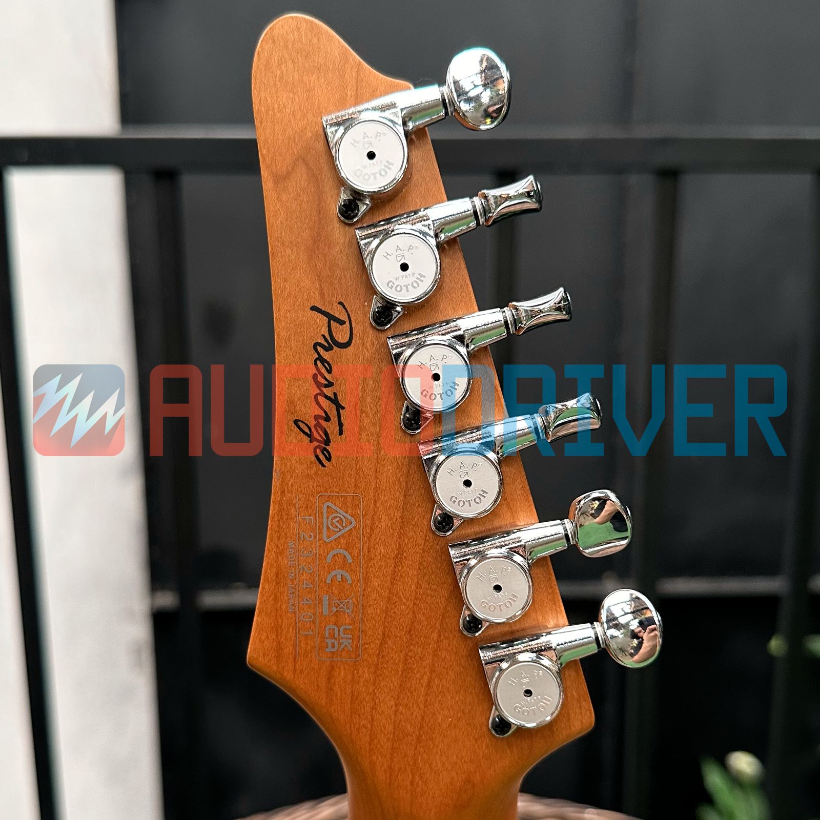 Guitarra Super Strato Japonesa Ibanez AZ2204NW Mint Green com Case
