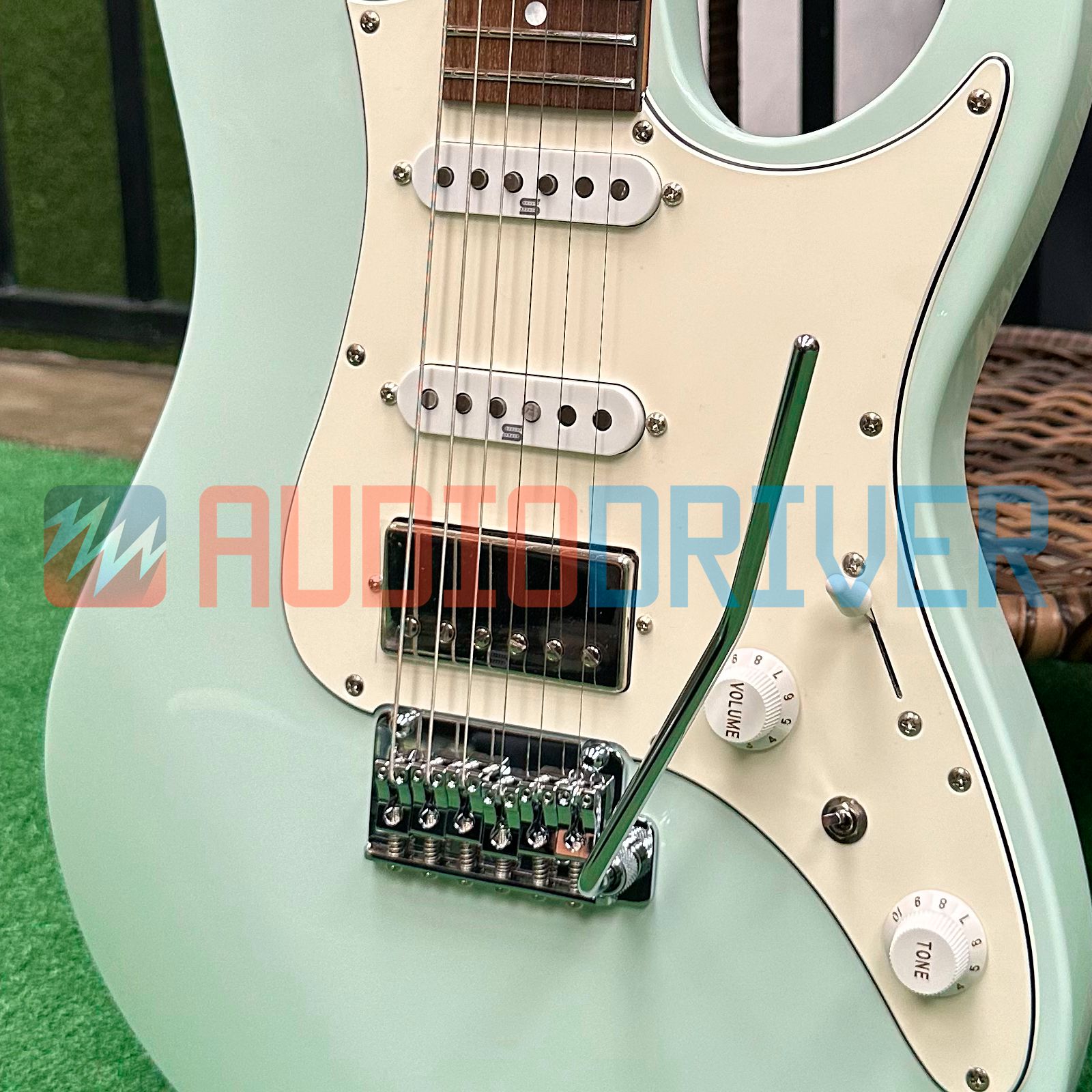 Guitarra Super Strato Japonesa Ibanez AZ2204NW Mint Green