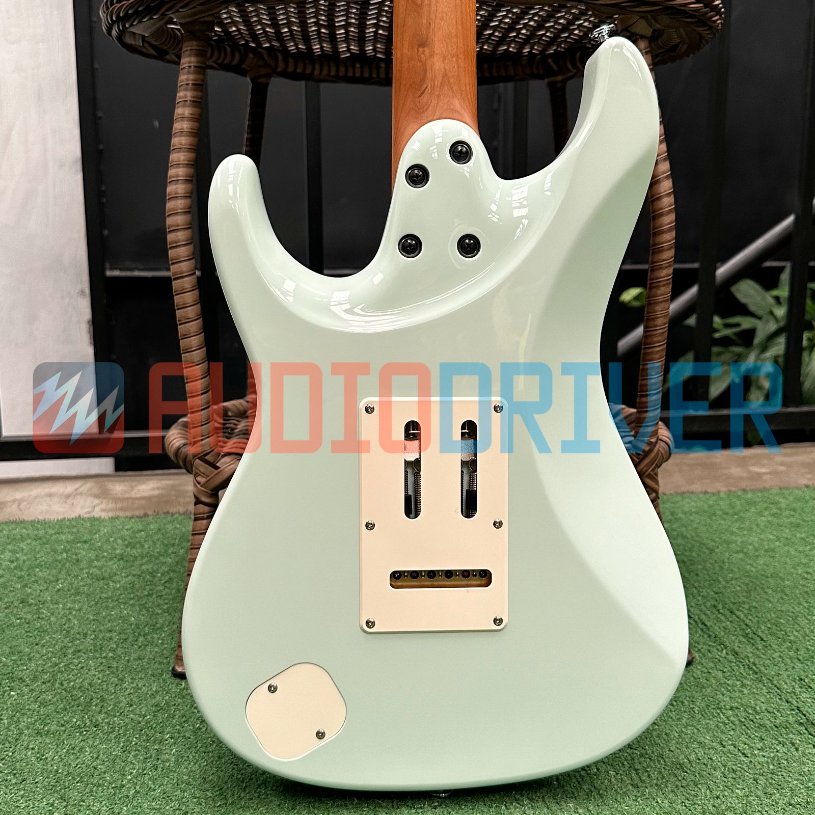 Guitarra Super Strato Japonesa Ibanez AZ2204NW Mint Green