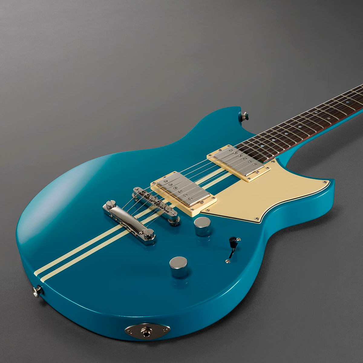 Yamaha Revstar Element RSE20 Swift Blue: Estilo e Performance