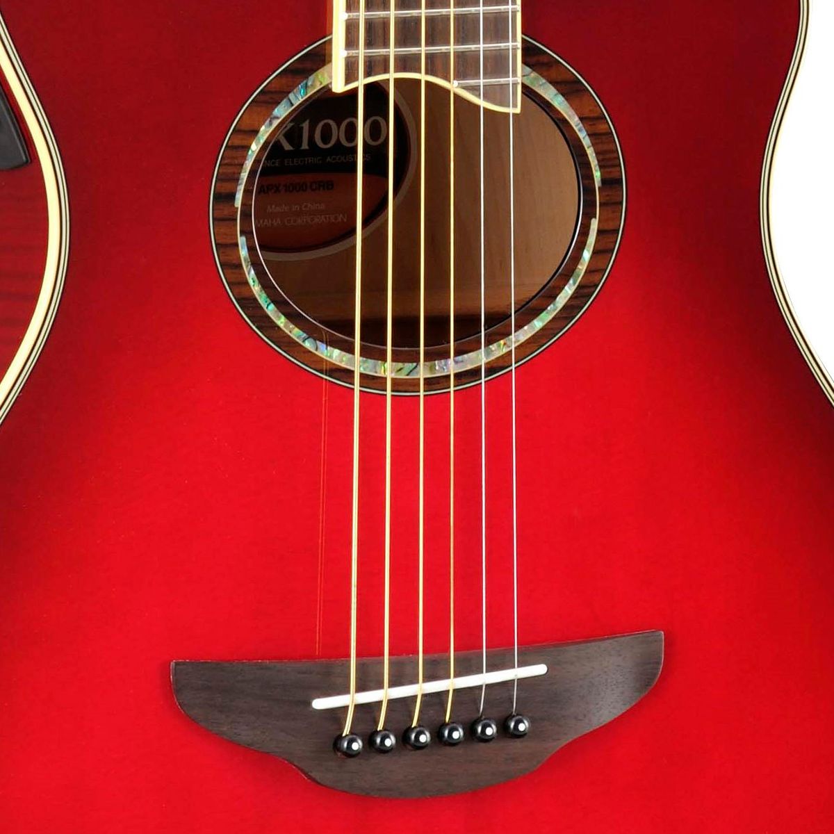 Yamaha APX1000 RB: Seu Melhor Parceiro Musical Está Aqui